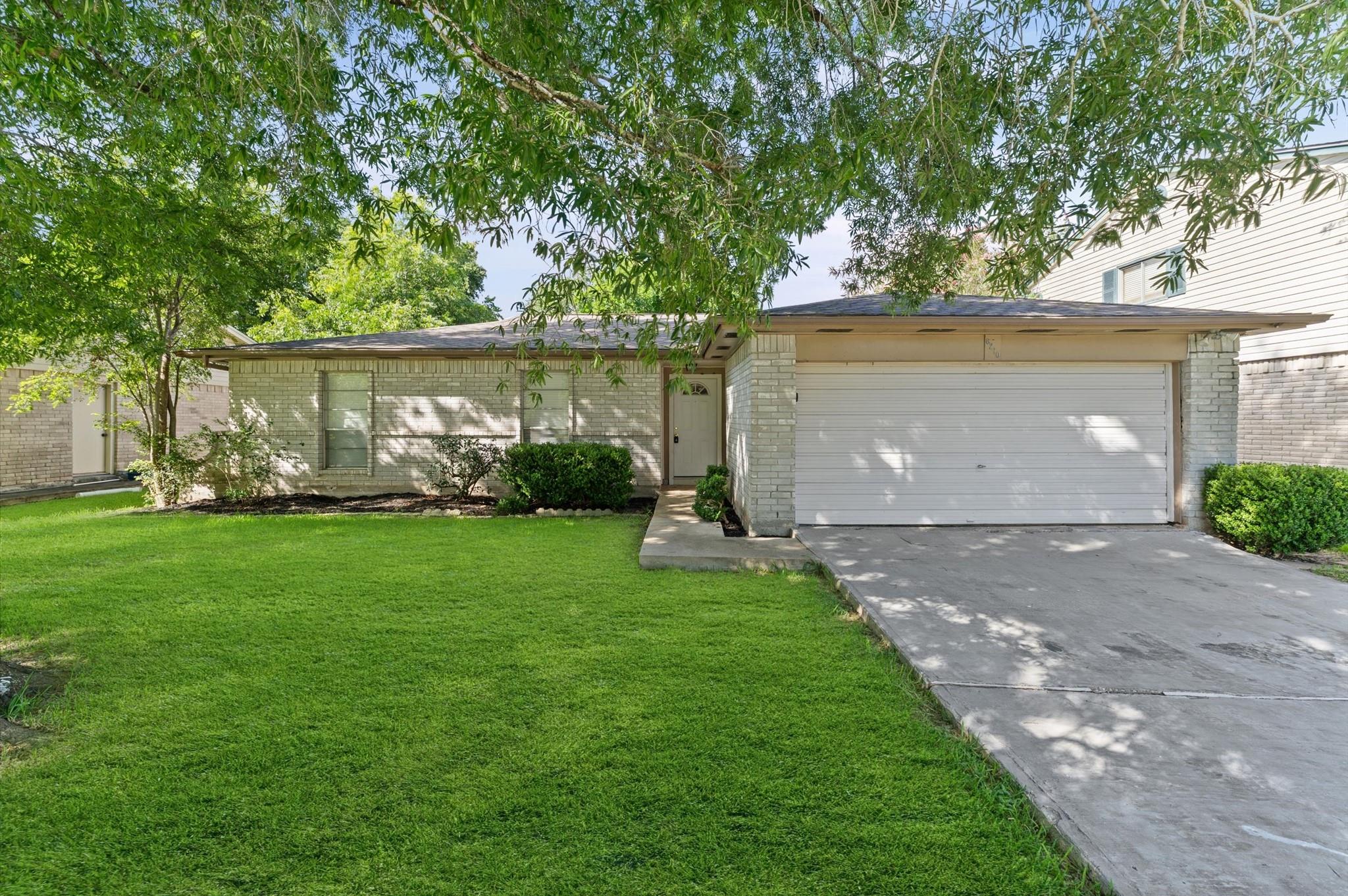 6210 Vinewood Lane — photo