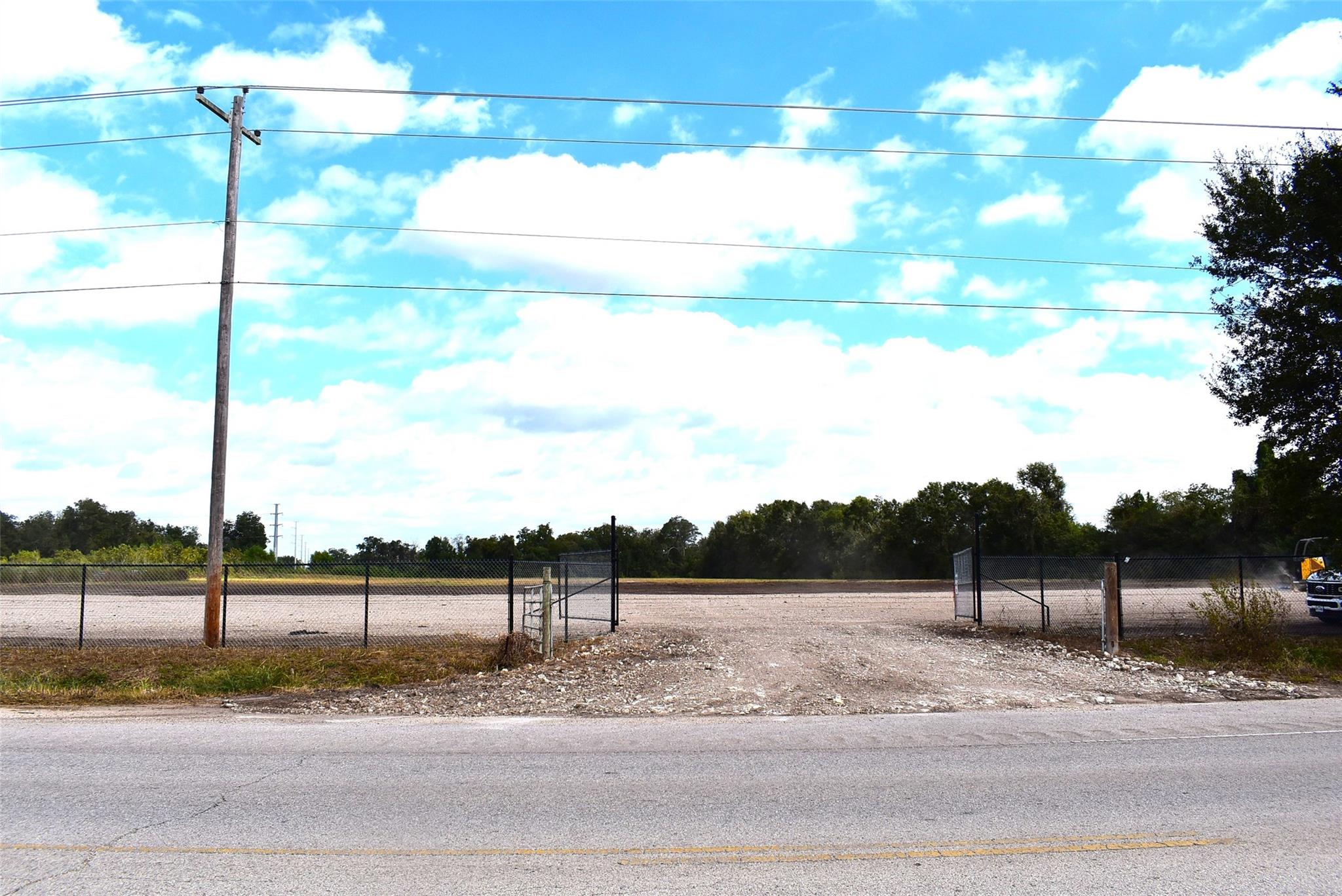 8911 FM 524 Road — photo