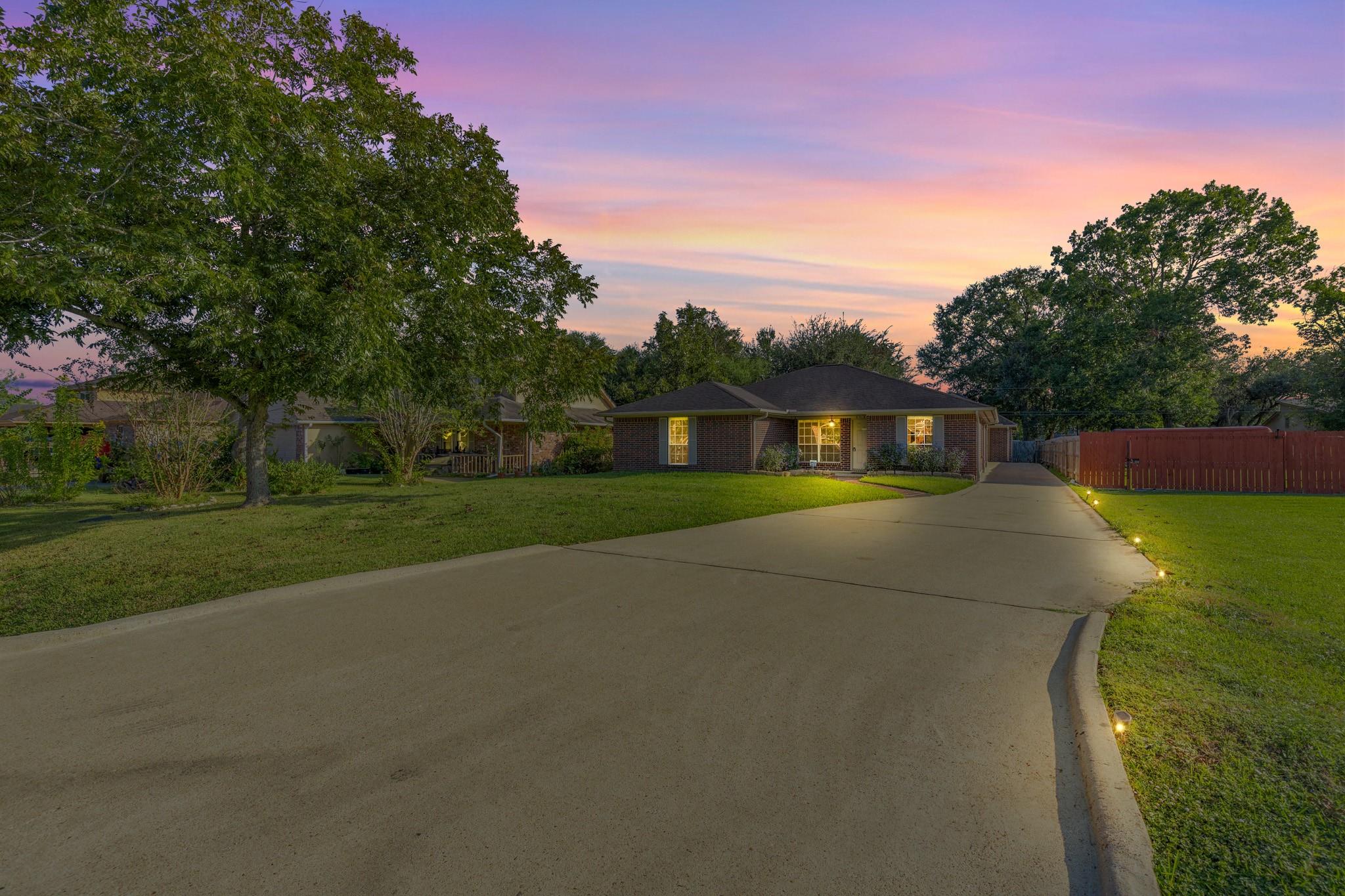 8018 Holiday Lane — photo