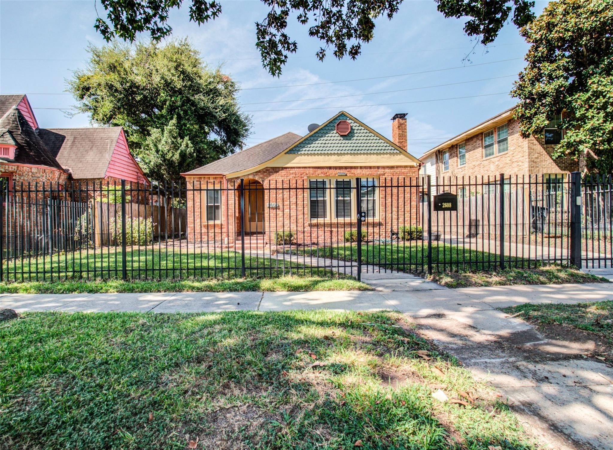 2608 Rosewood Street — photo
