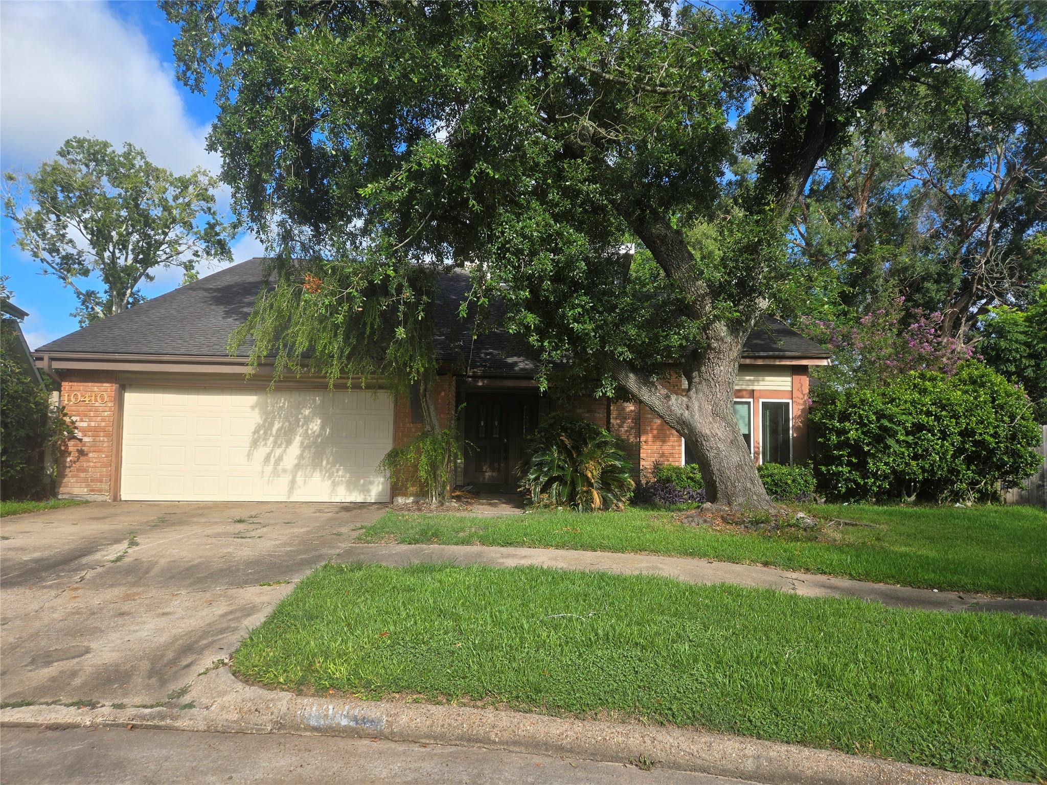 10410 Tennis Court — photo