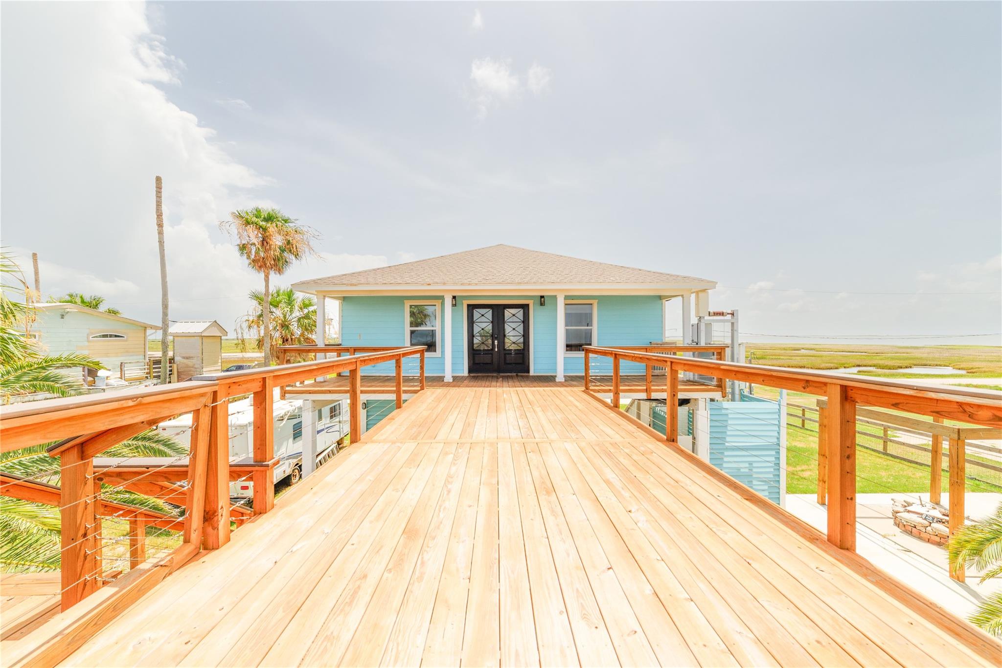 708 Dolphin Dr — photo