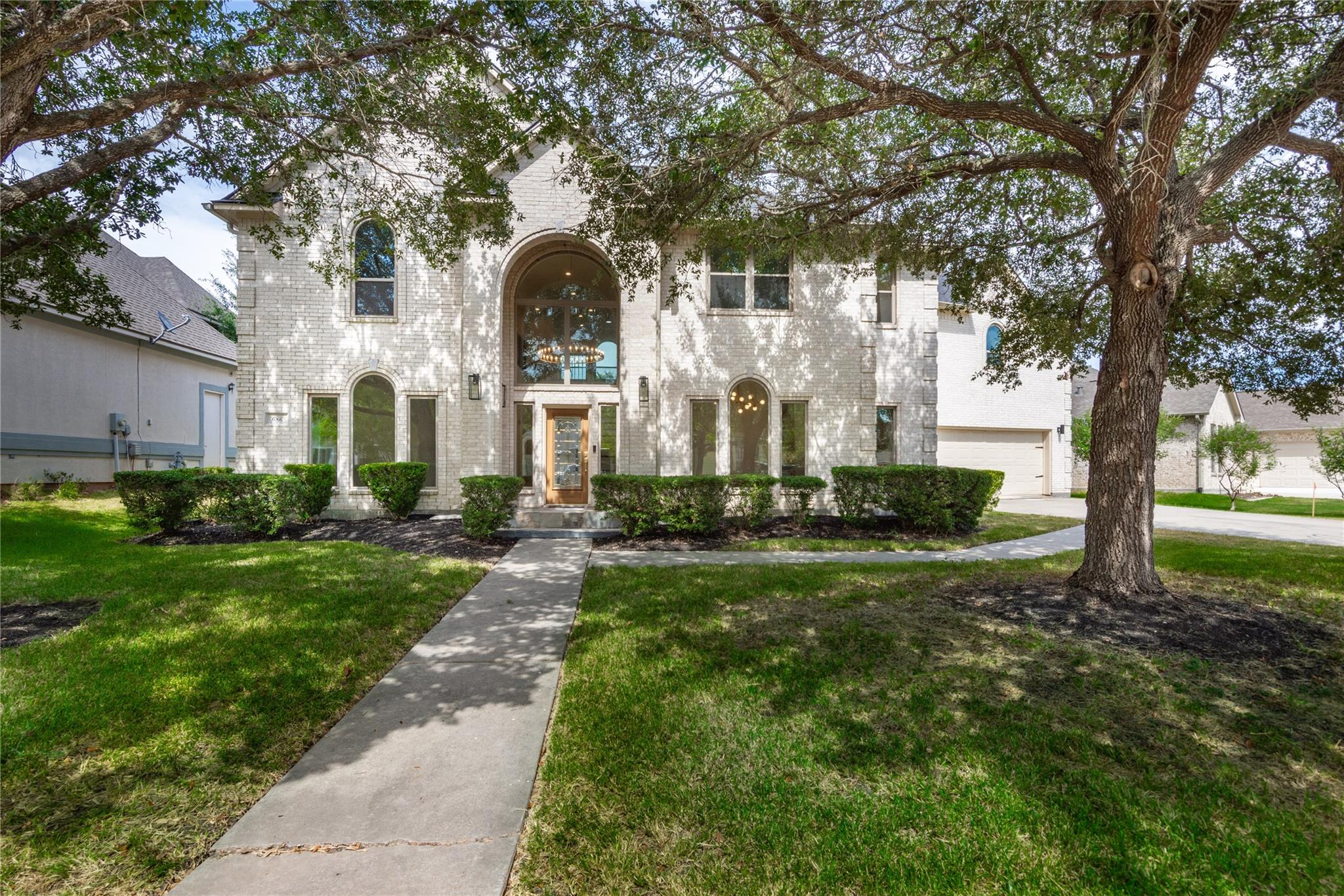 686 Edgewood Drive — photo