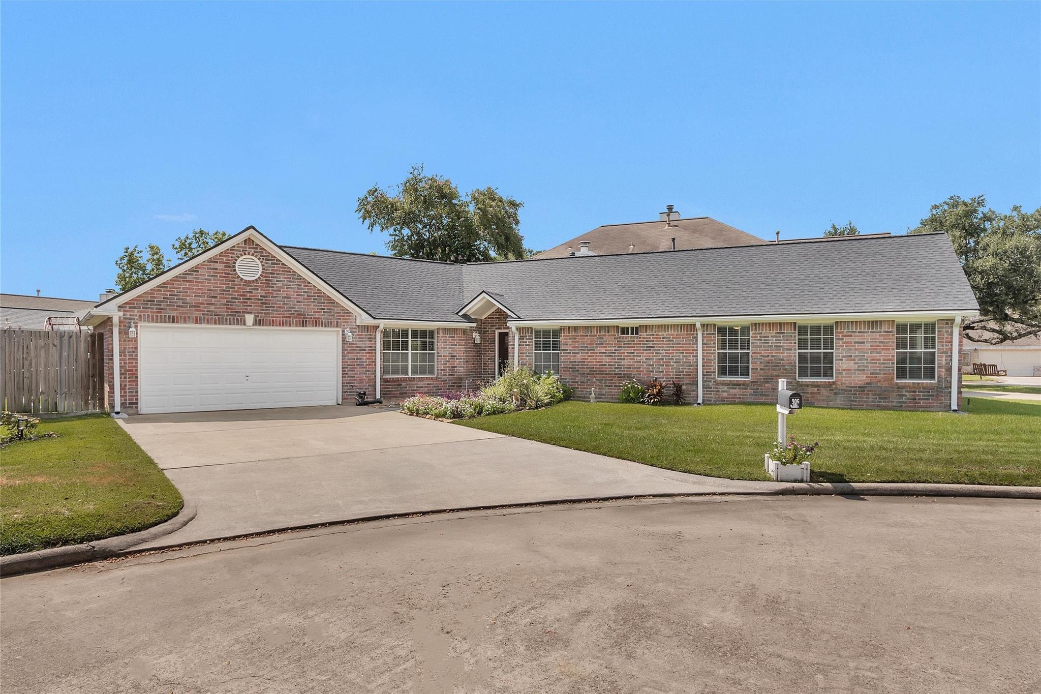 906 Juniper Court — photo