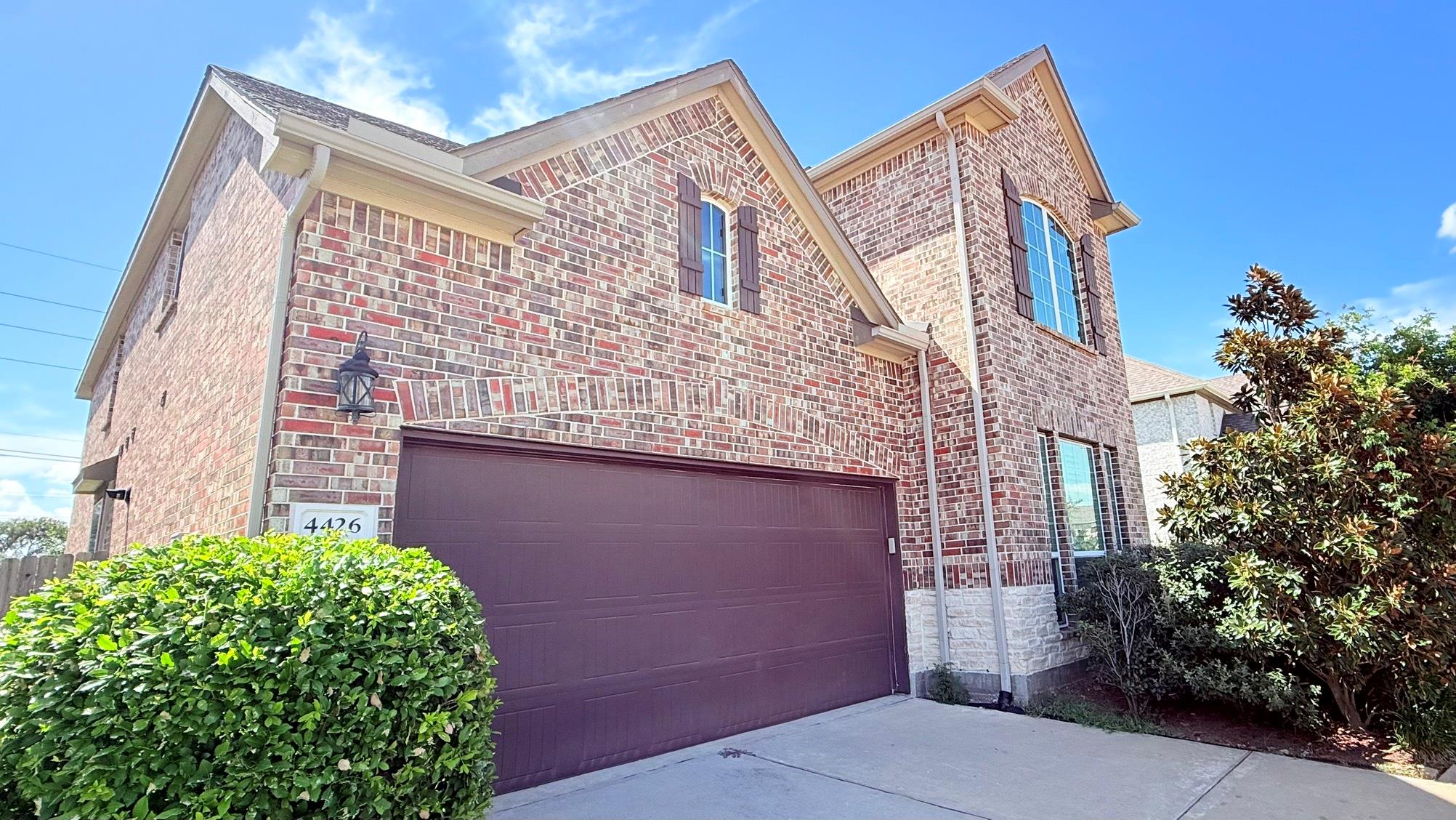 4426 Tumbling Leaf Court — photo