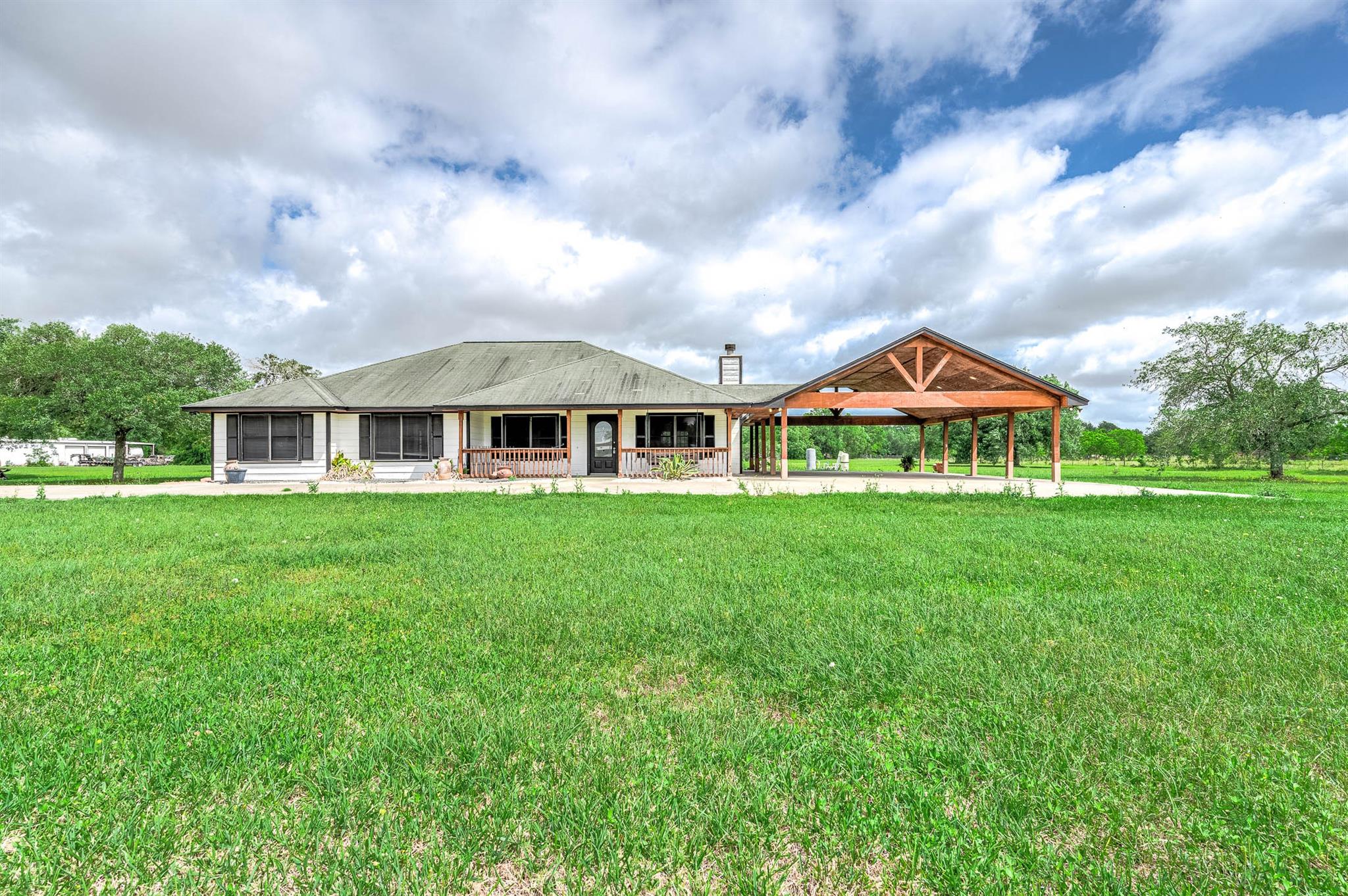 1095 County Road 423 — photo