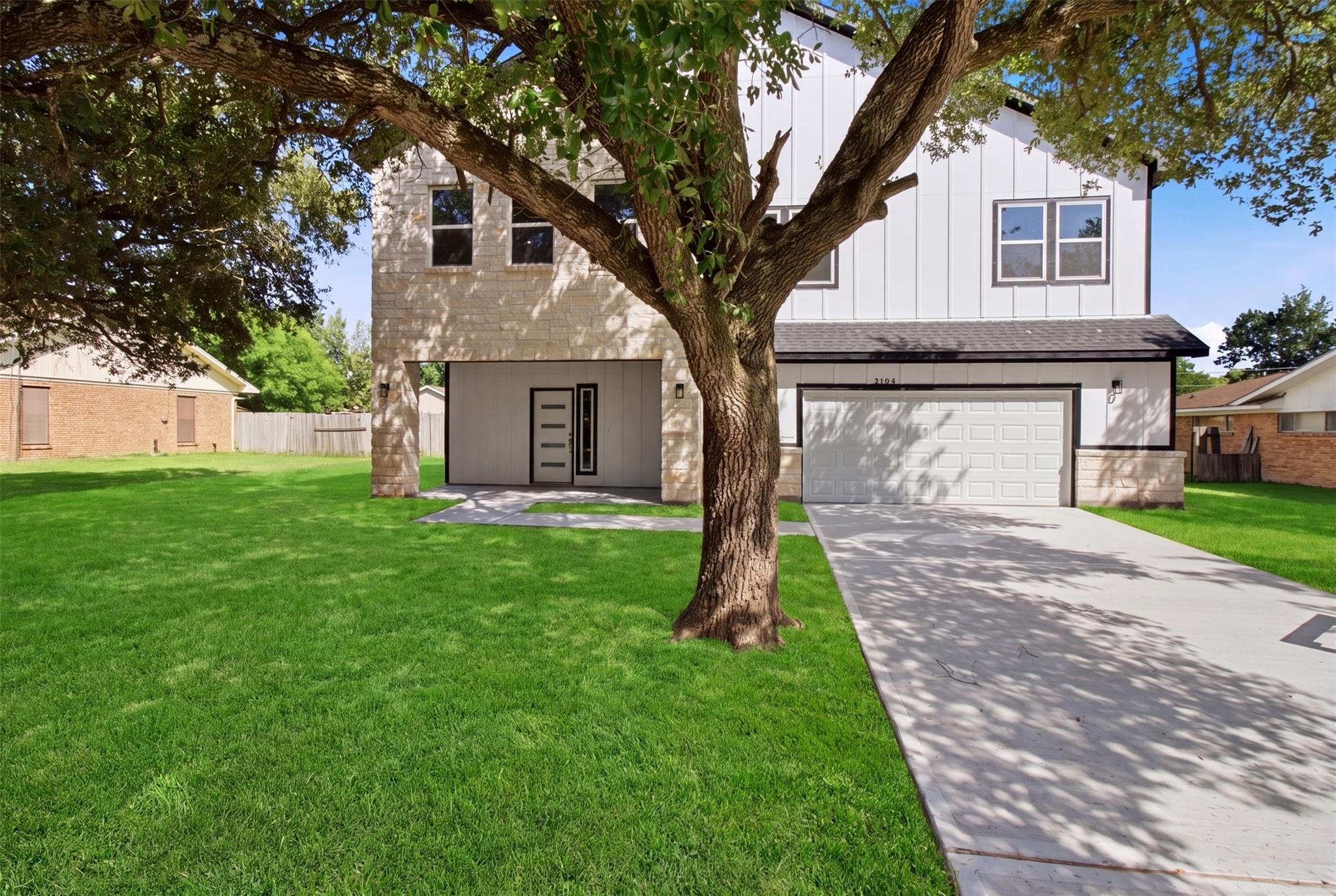 2104 Montana Street — photo