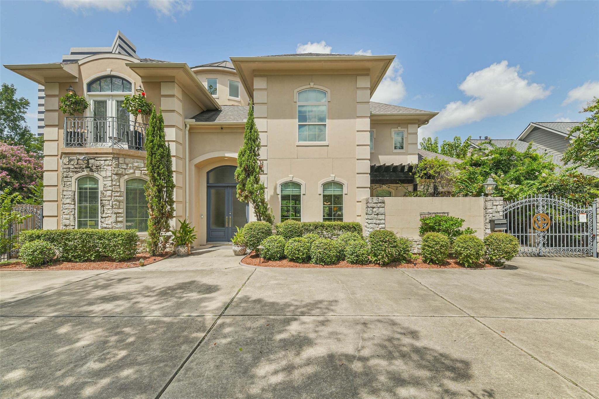 2502 Chimney Rock Road — photo