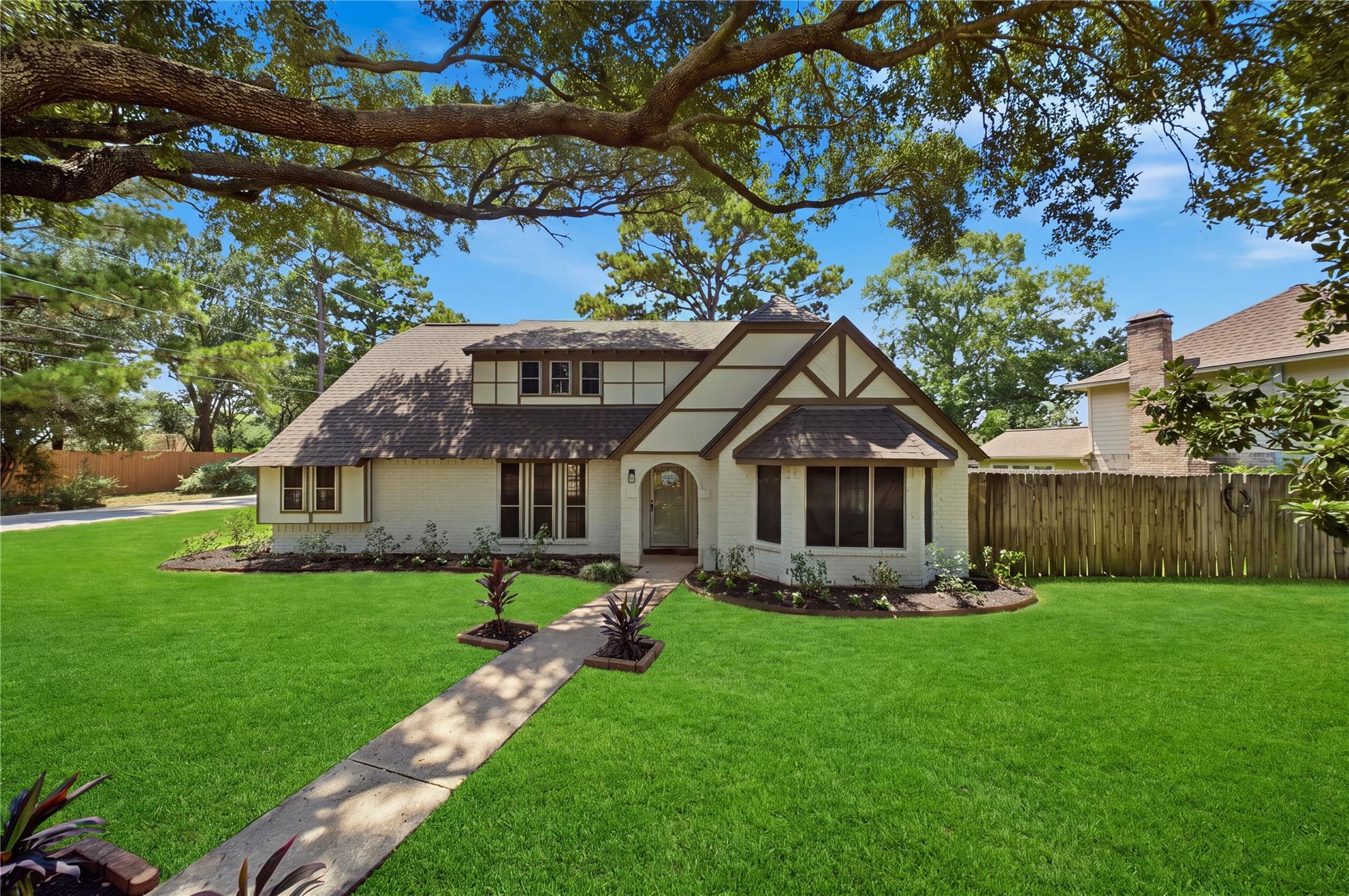 13903 Charlynn Oaks Dr — photo