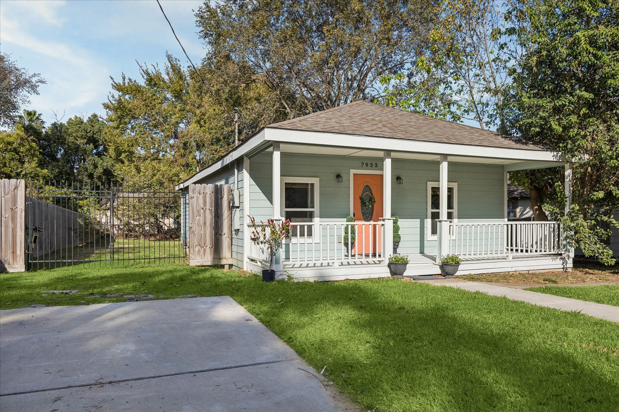 7933 Elwood Street — photo