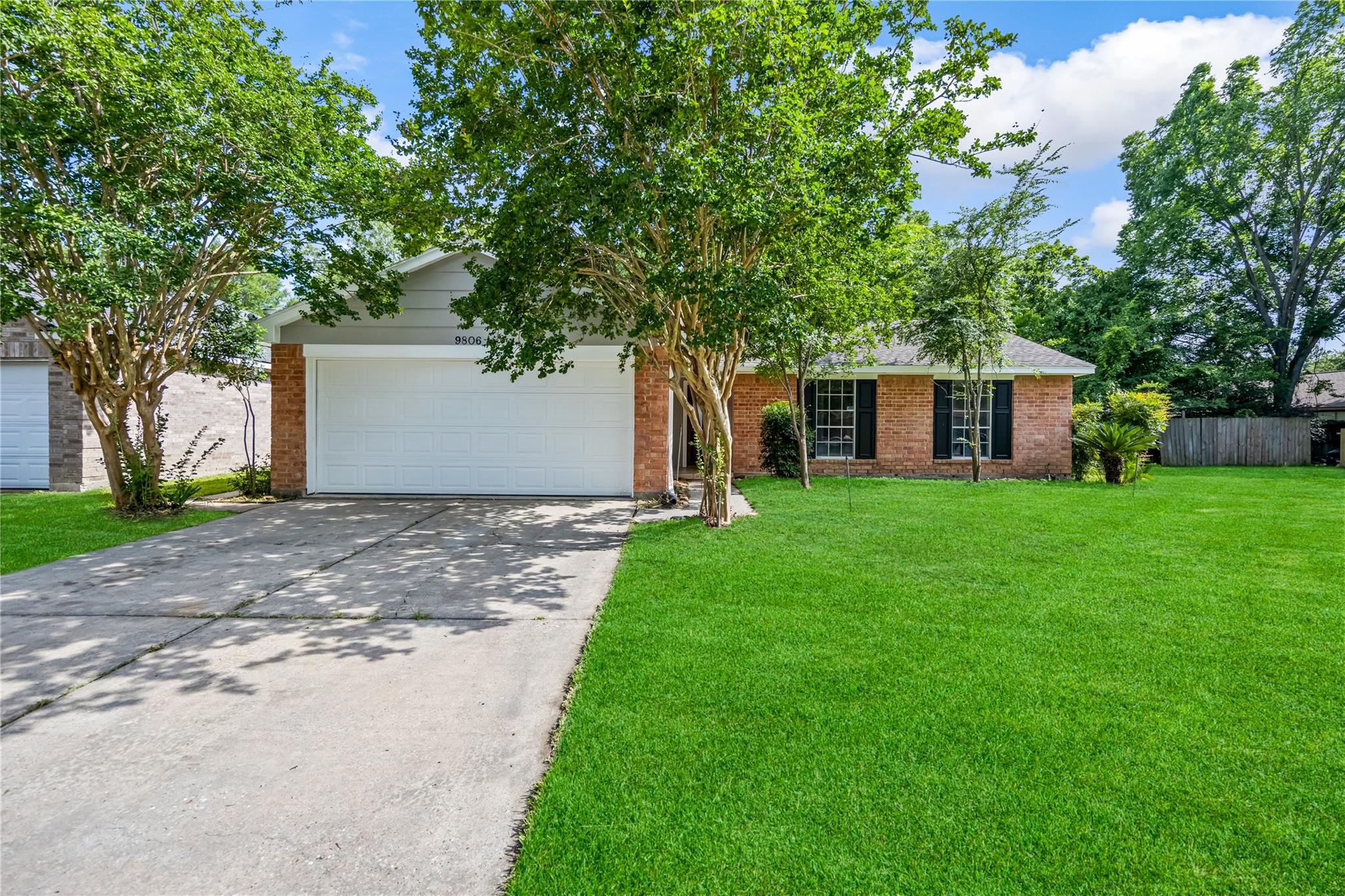 9806 Tanager Lane — photo