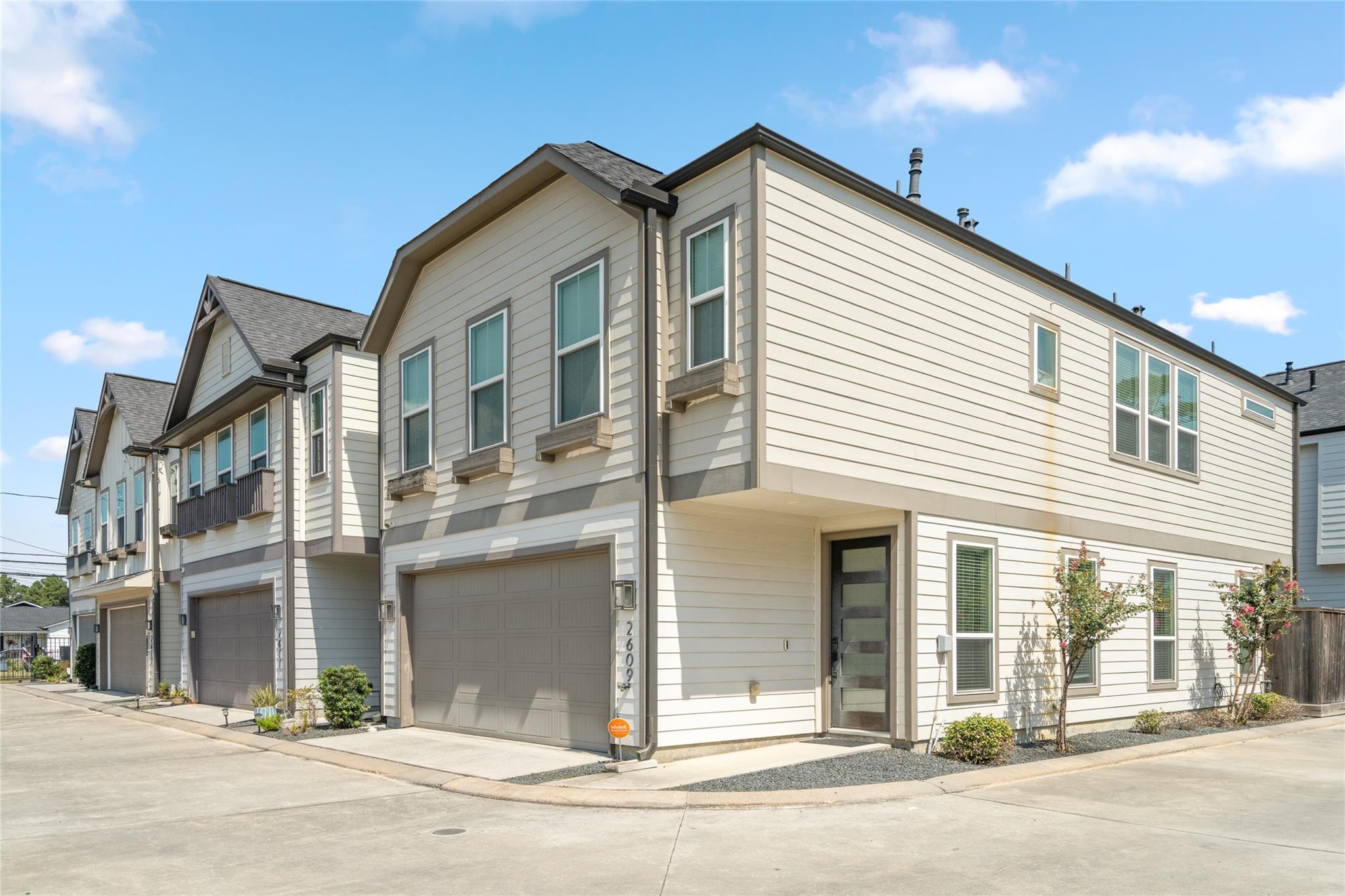 2609 Paul Quinn Street — photo