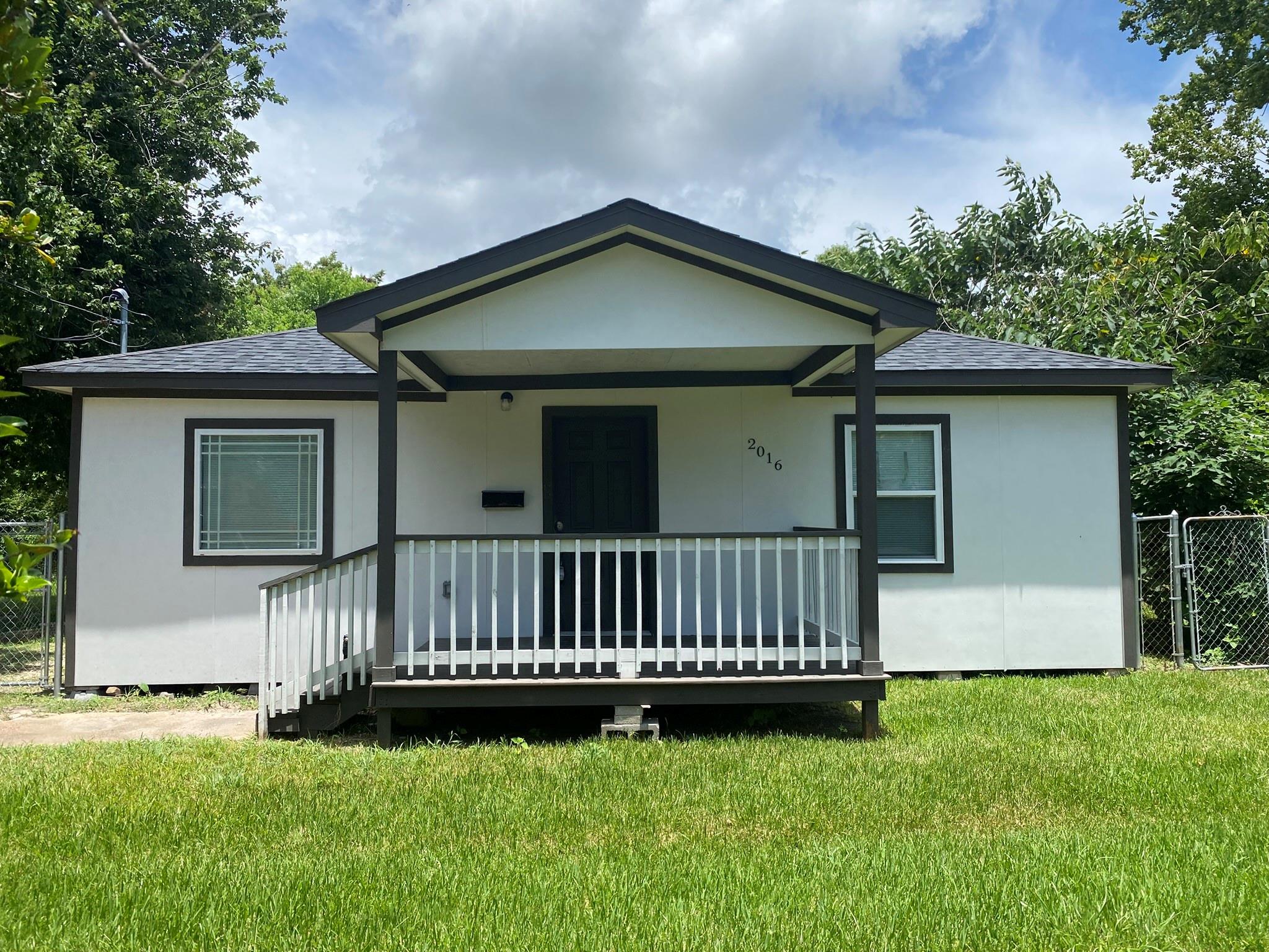 2016 Magnolia Drive — photo