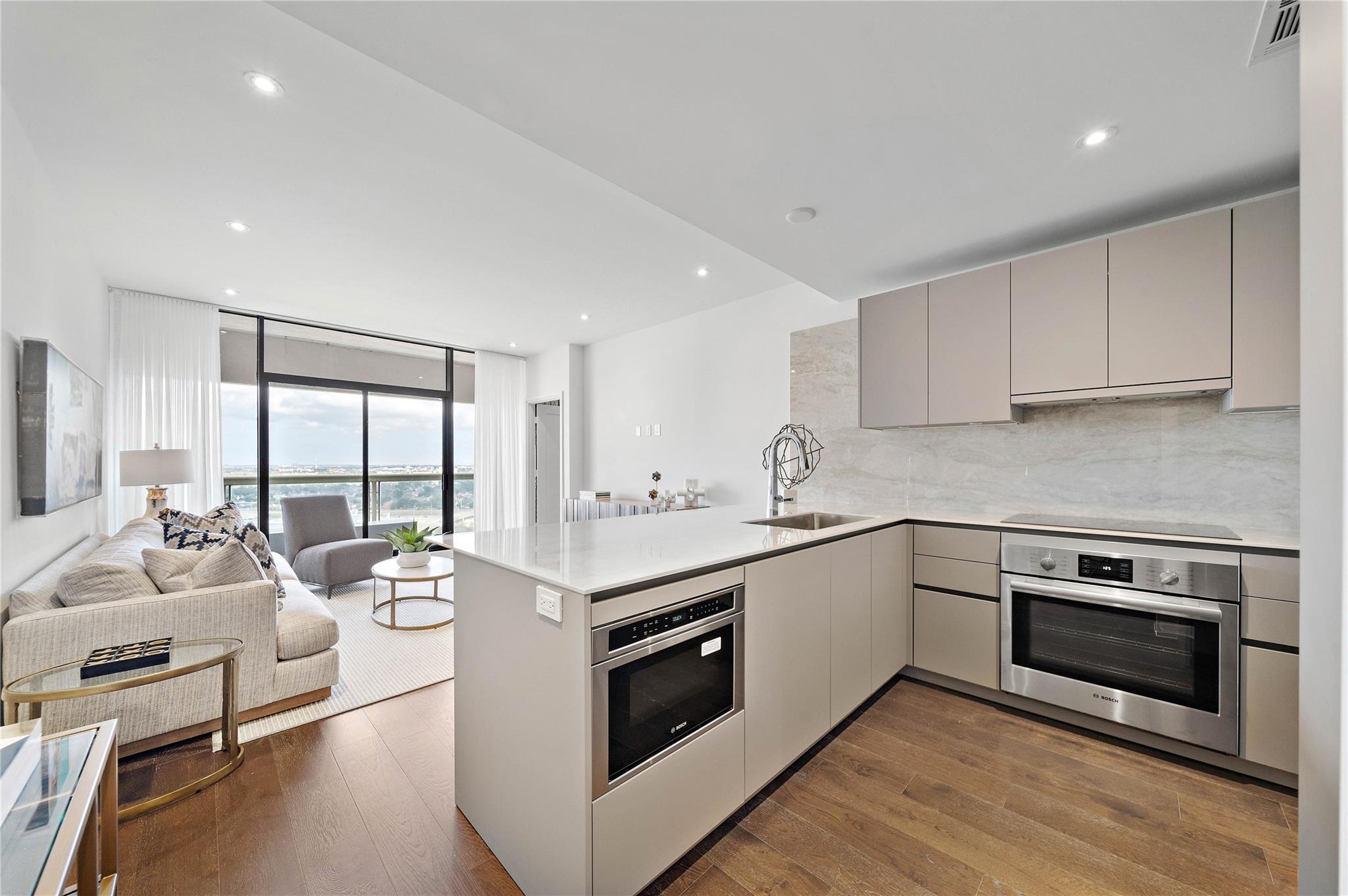 1701 Hermann Drive #25a — photo