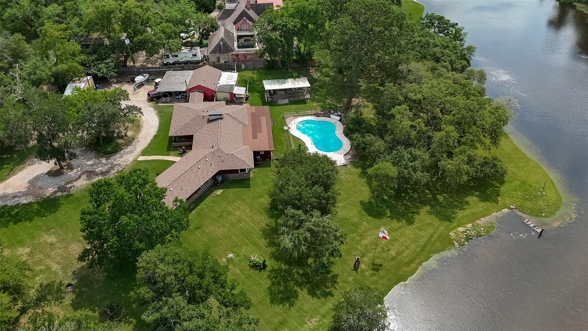 2307 Oleander Drive — photo