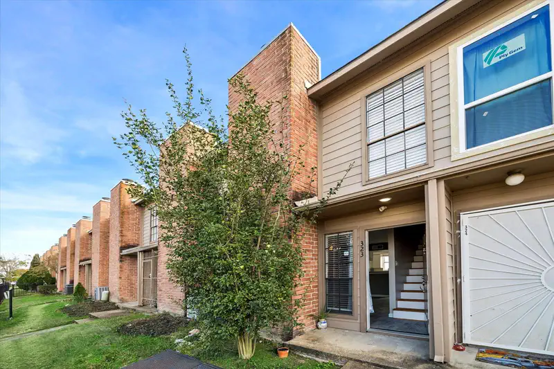 10501 South Drive #323 — photo