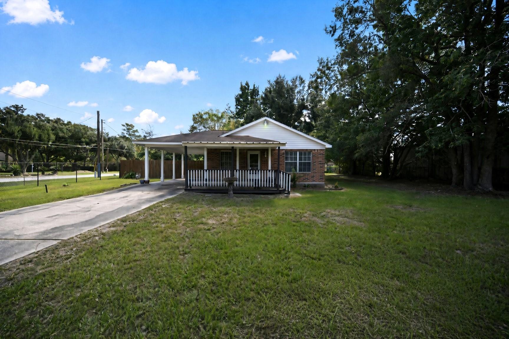 220 N William Barnett Avenue — photo