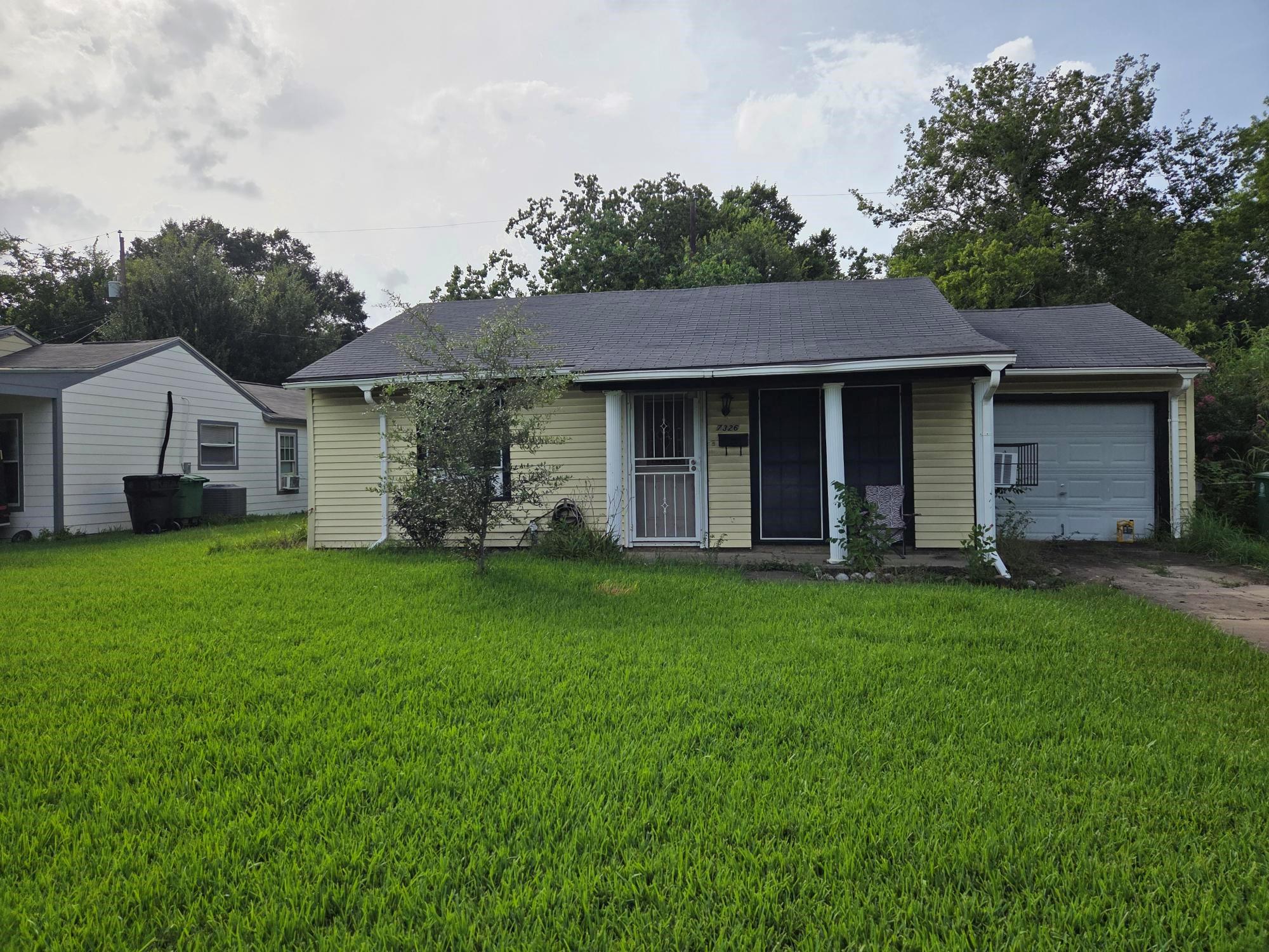7326 Eisenhower Road — photo