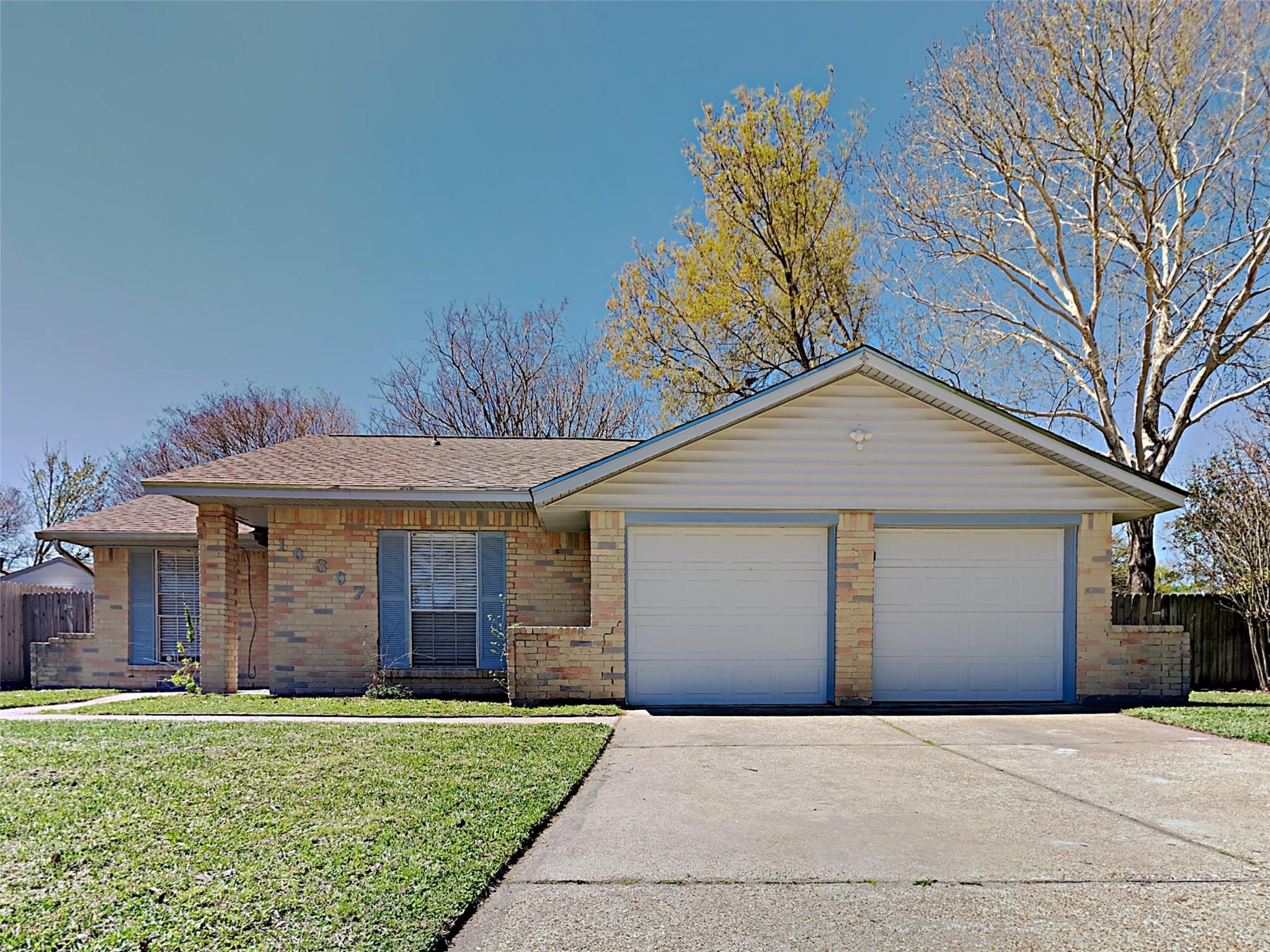 10307 Saber Court — photo