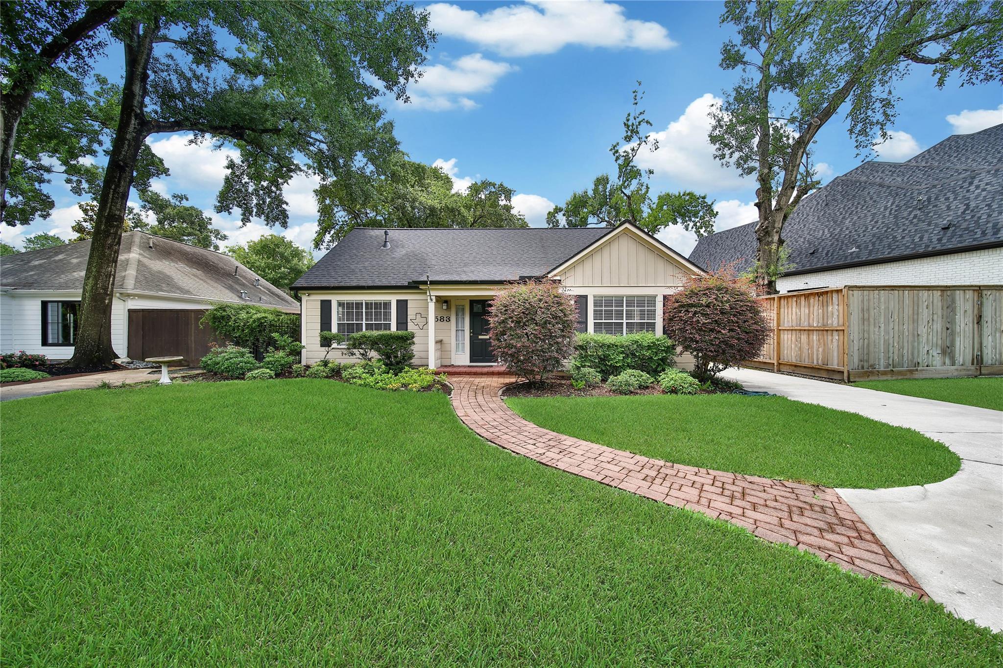 1583 Sue Barnett Drive — photo