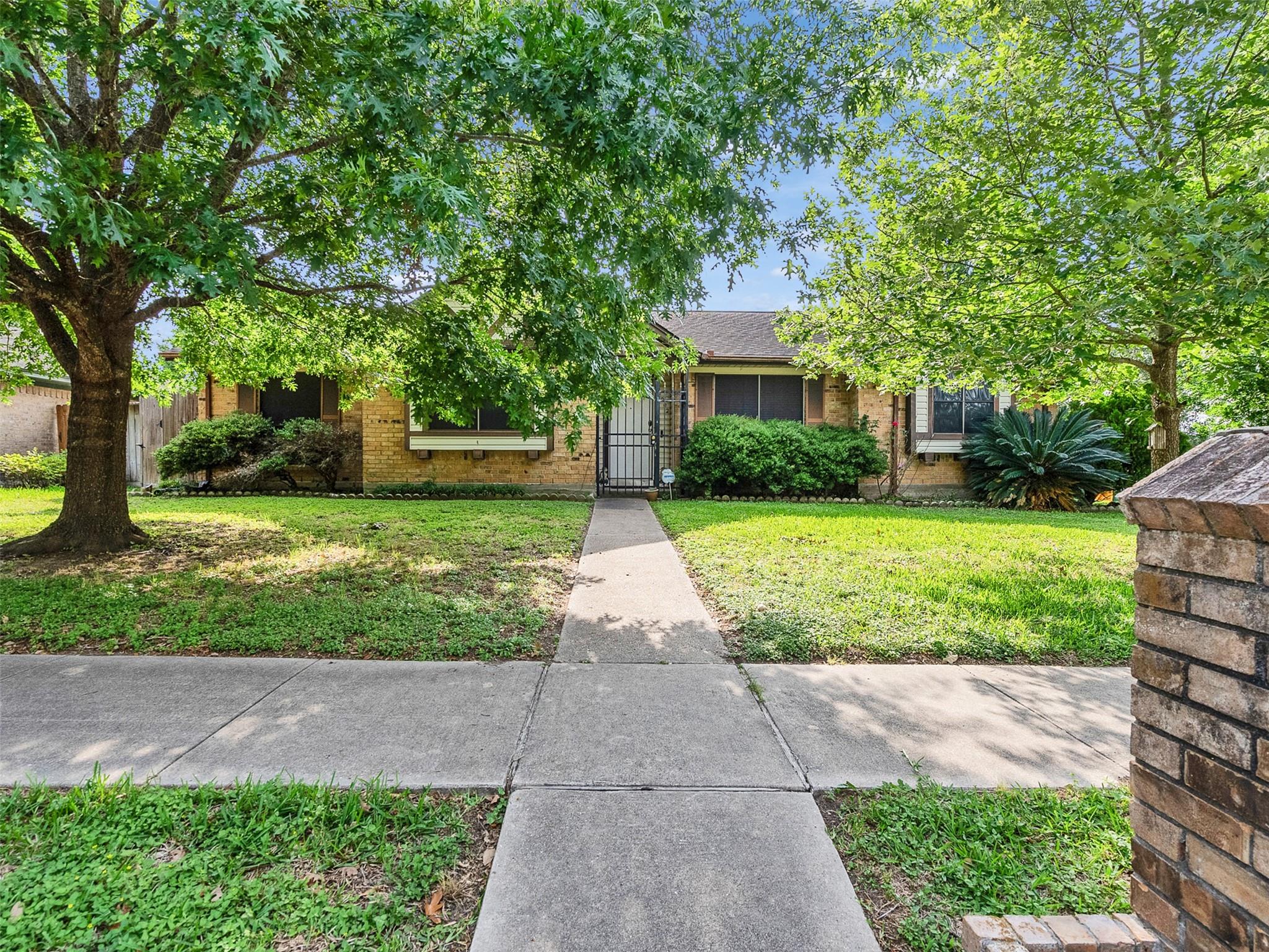 4002 Thistledown Drive — photo