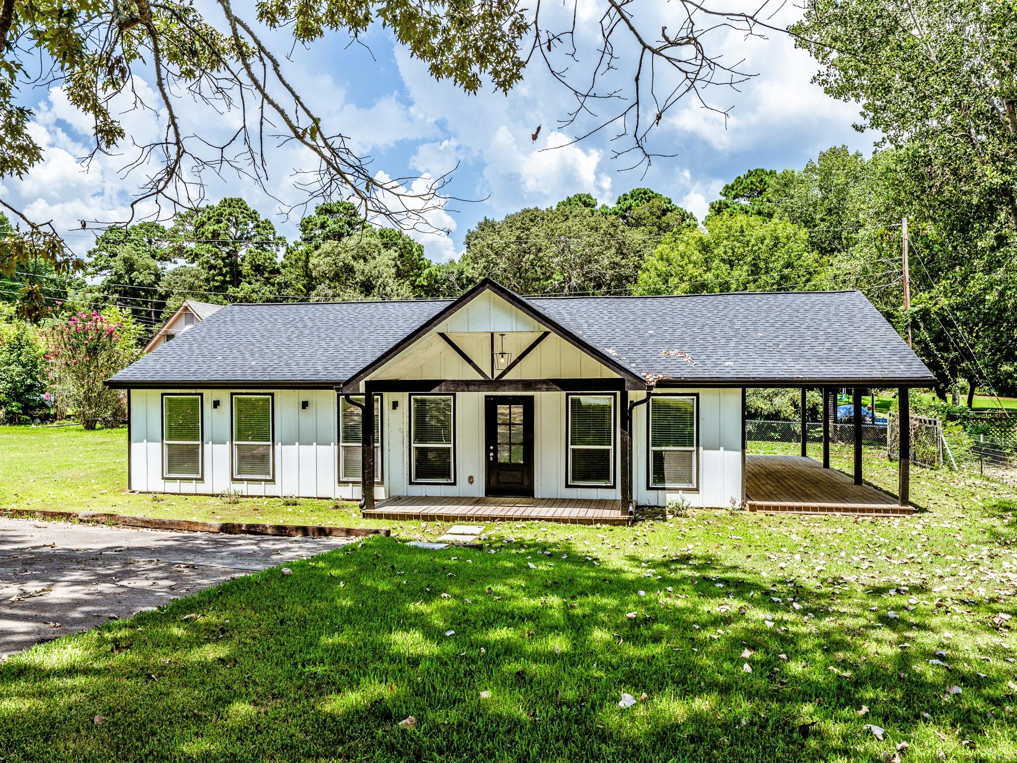 161 Lakeway Circle — photo