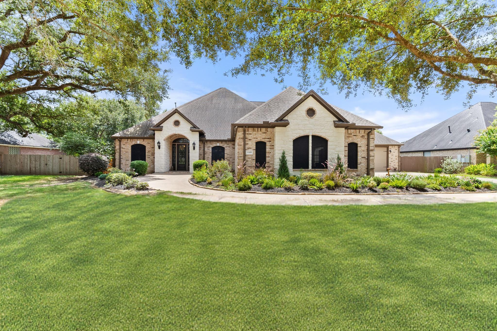 1105 Oak Park Drive — photo