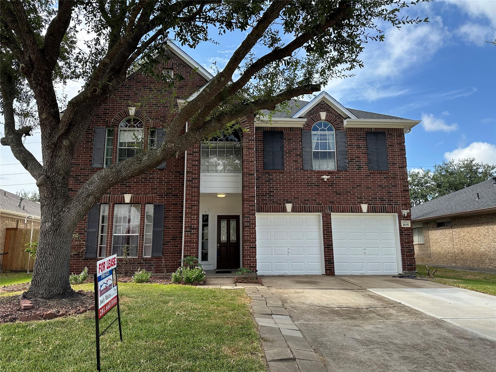 1635 Buckwood Court — photo