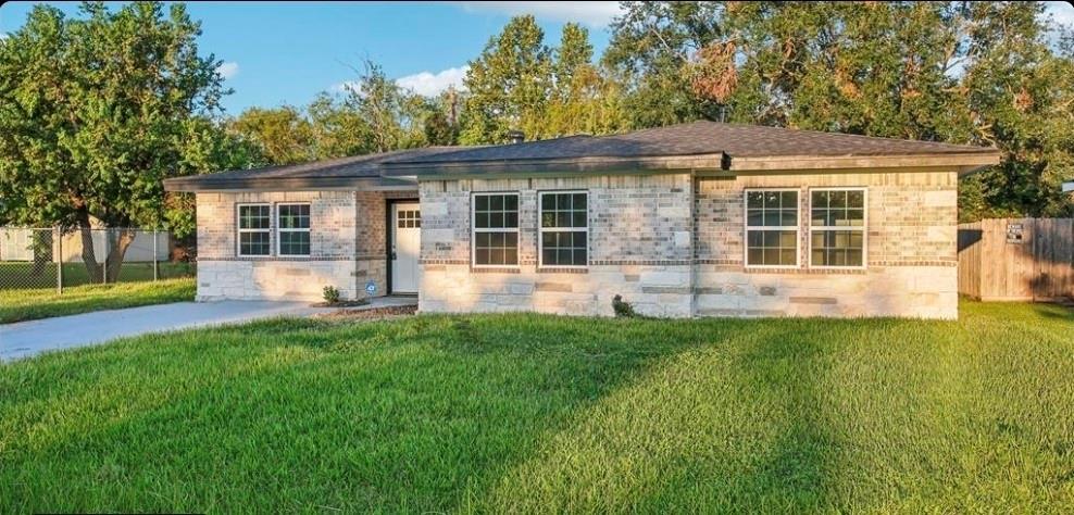 105 Lee Drive — photo