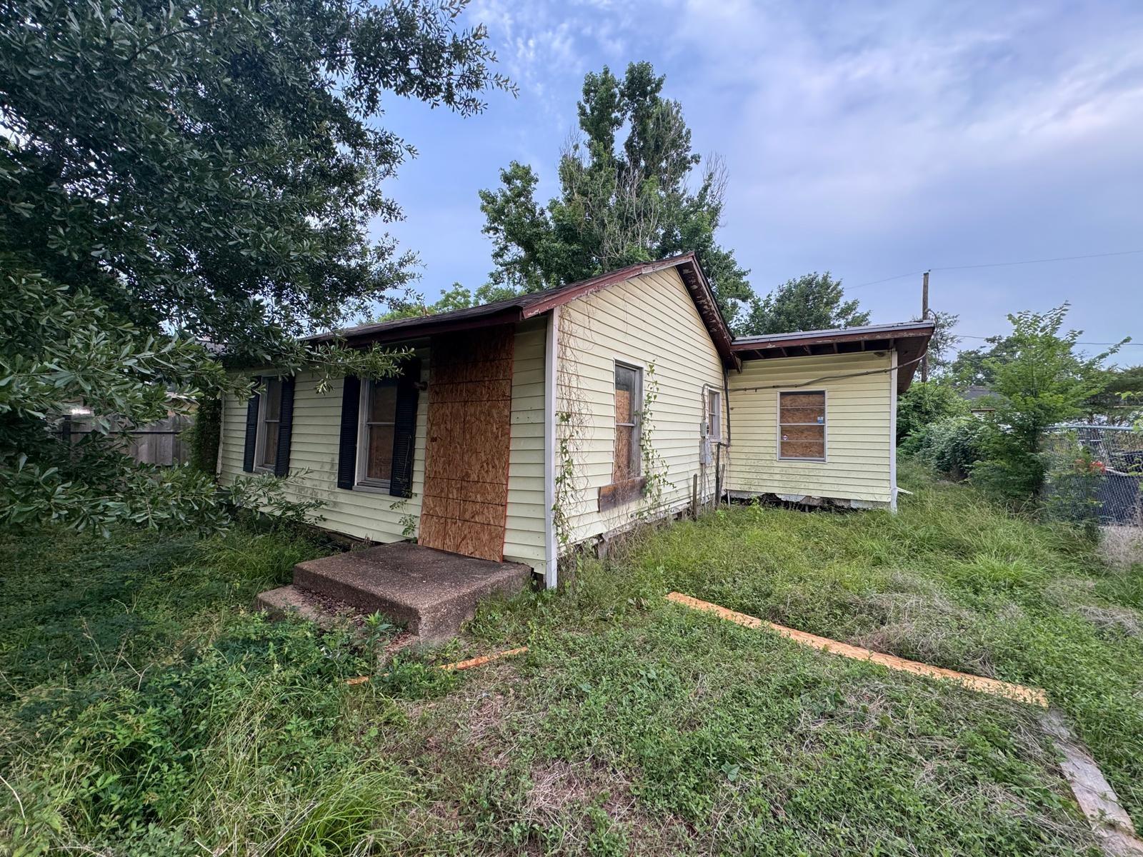 5118 Senior Street — photo