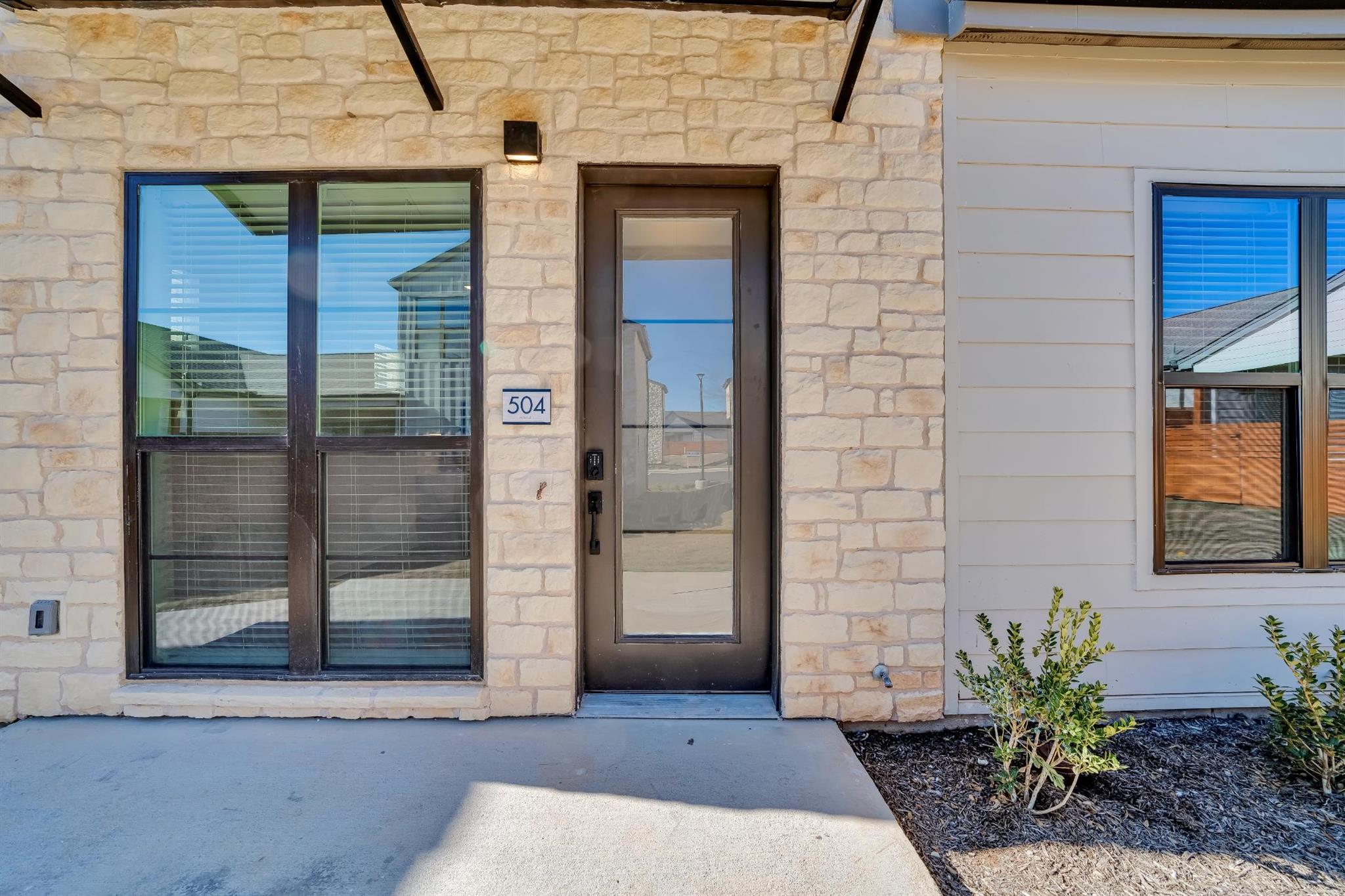 1601-204 Mustang Drive — photo