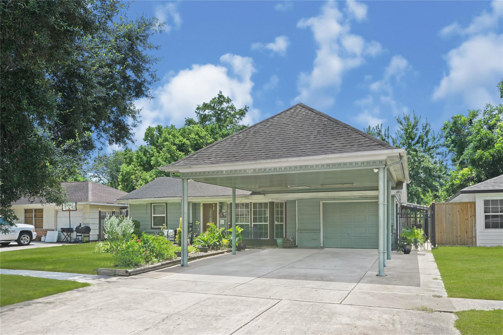 12410 Palmbeach Street — photo