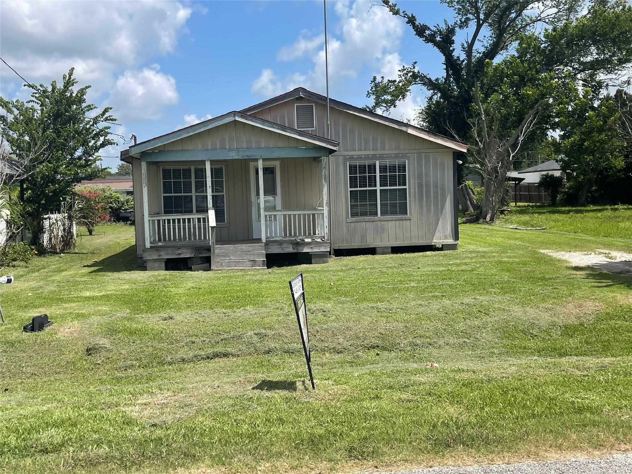 208 E Pecan Lane — photo