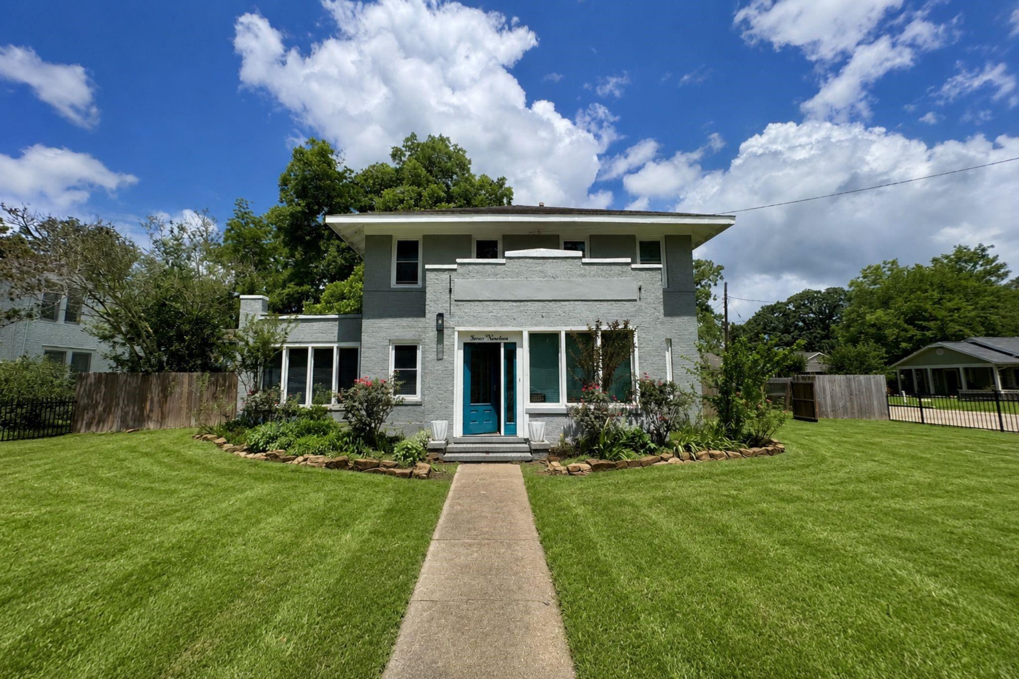719 N Resident Street — photo