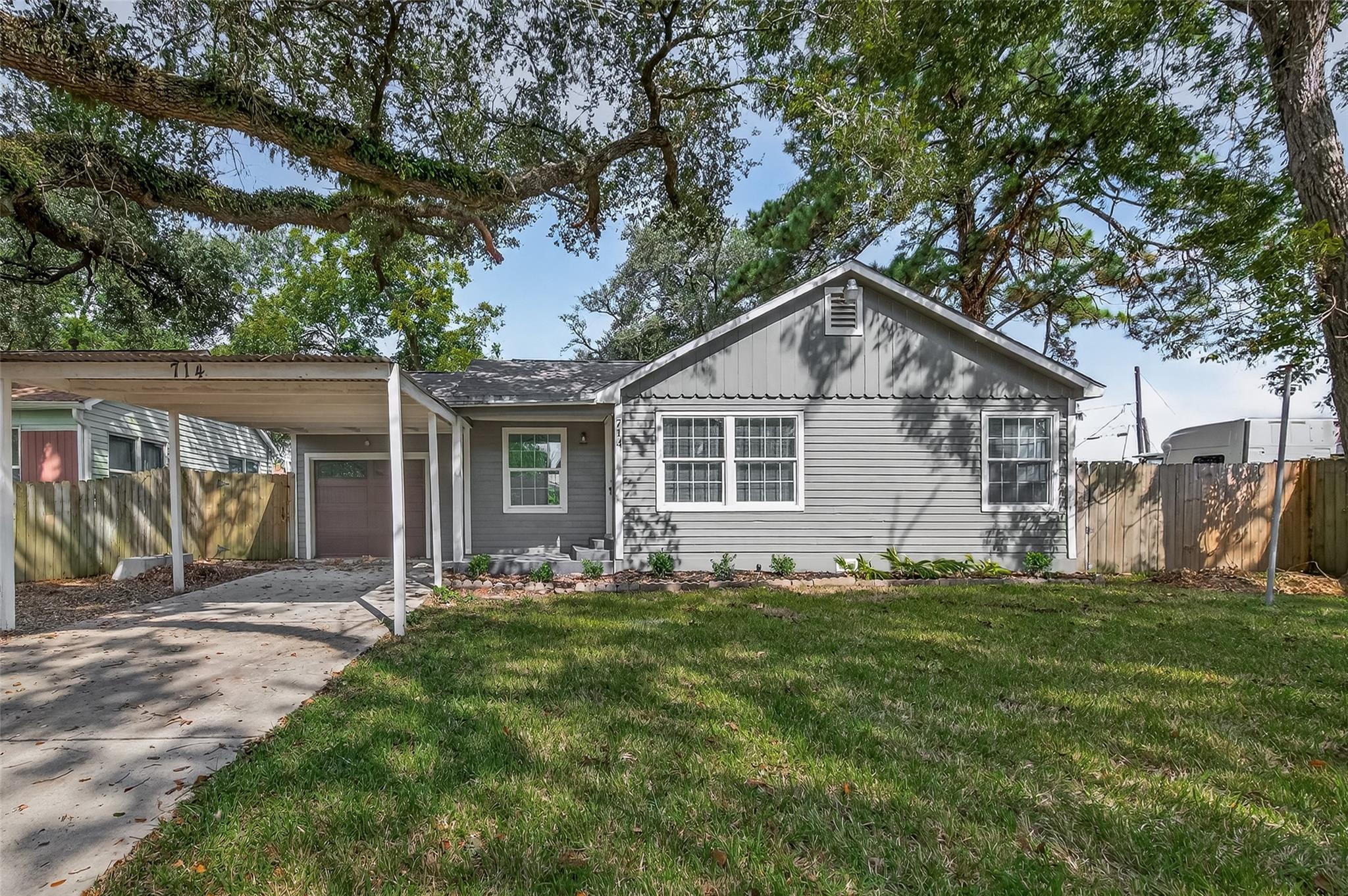 714 E Humble Street — photo