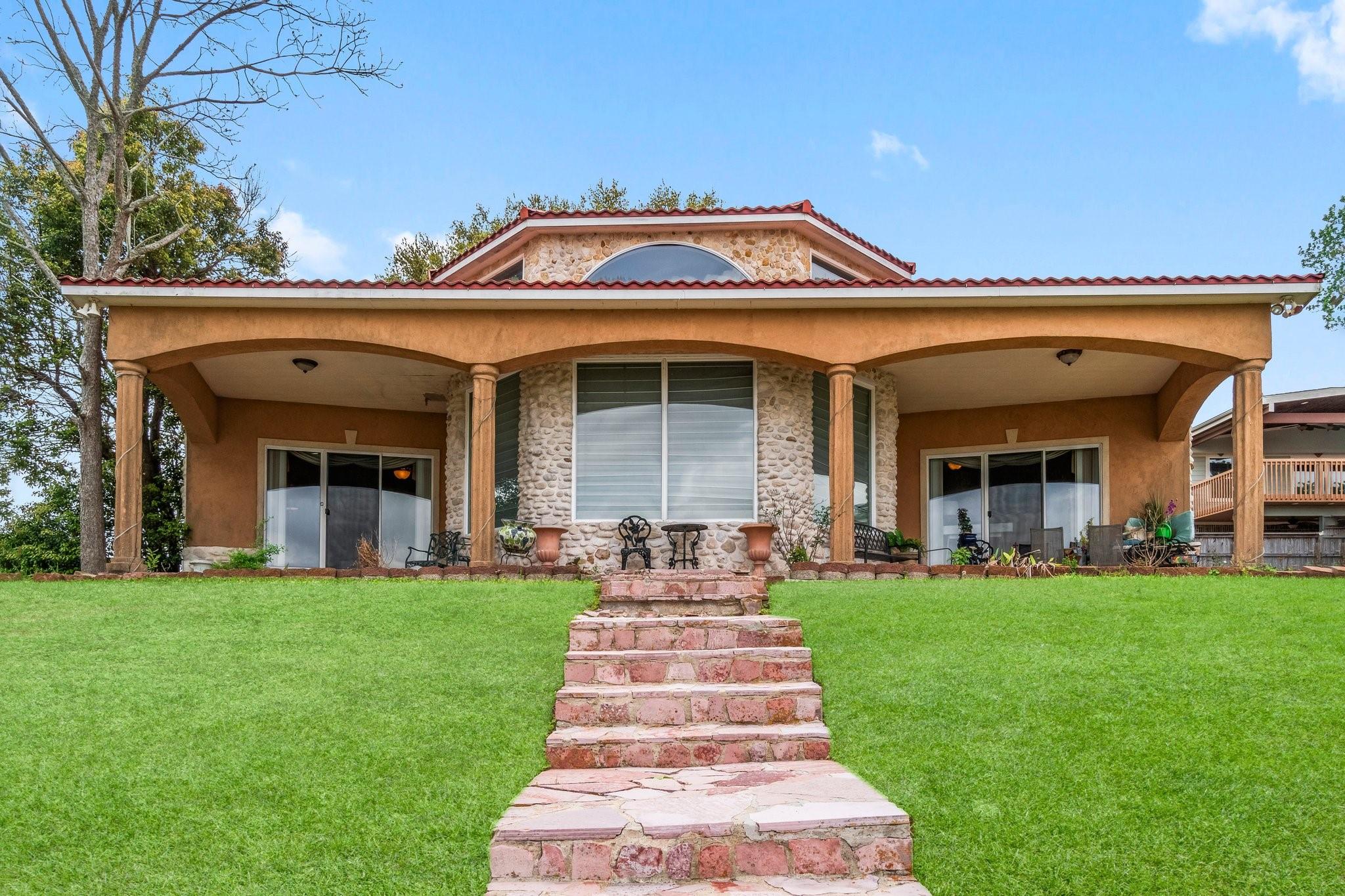 55 Lakeway Drive — photo