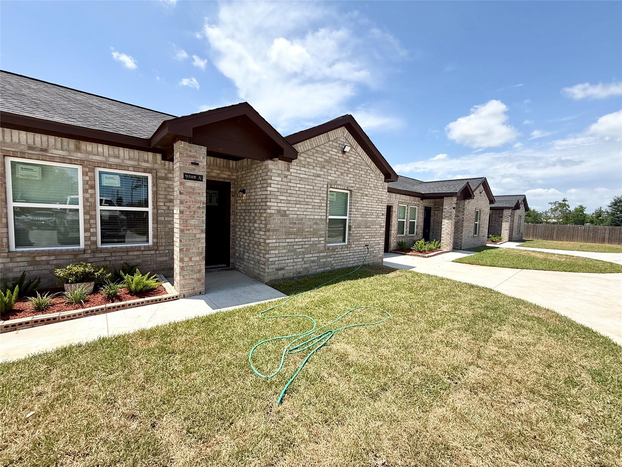 9508 Quaker Court, Rosharon, TX 77583 — photo 2
