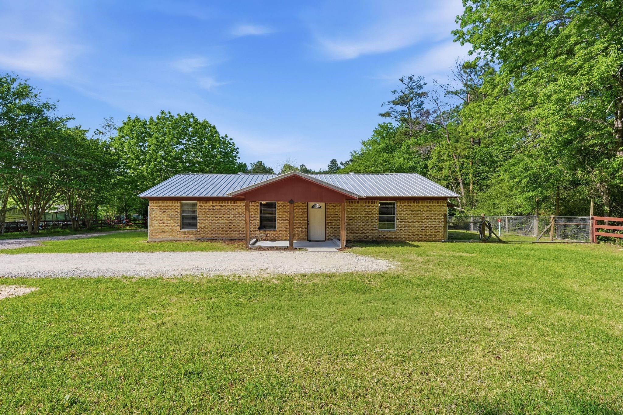 2377 US Highway 190 — photo