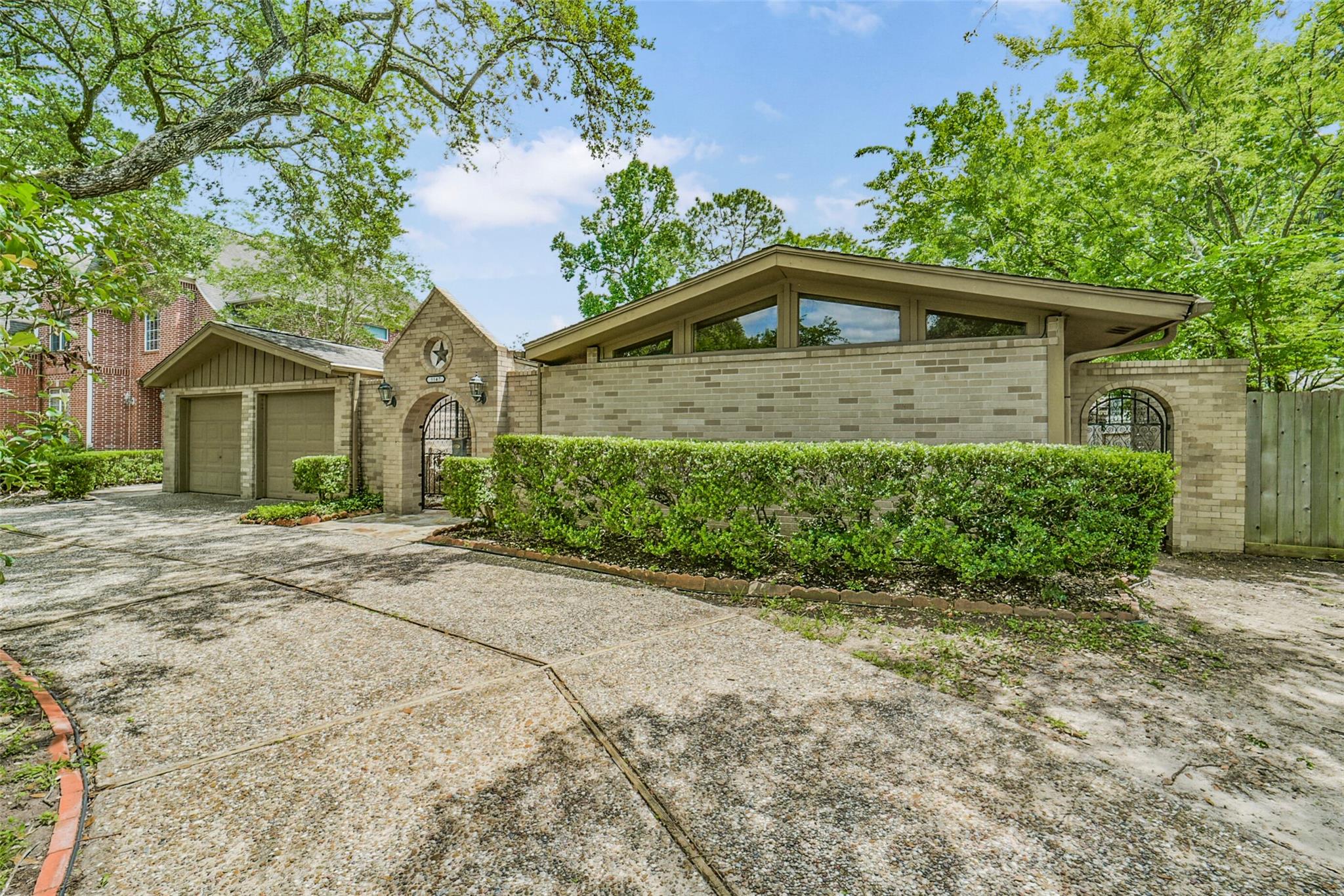5147 Beechnut Street — photo