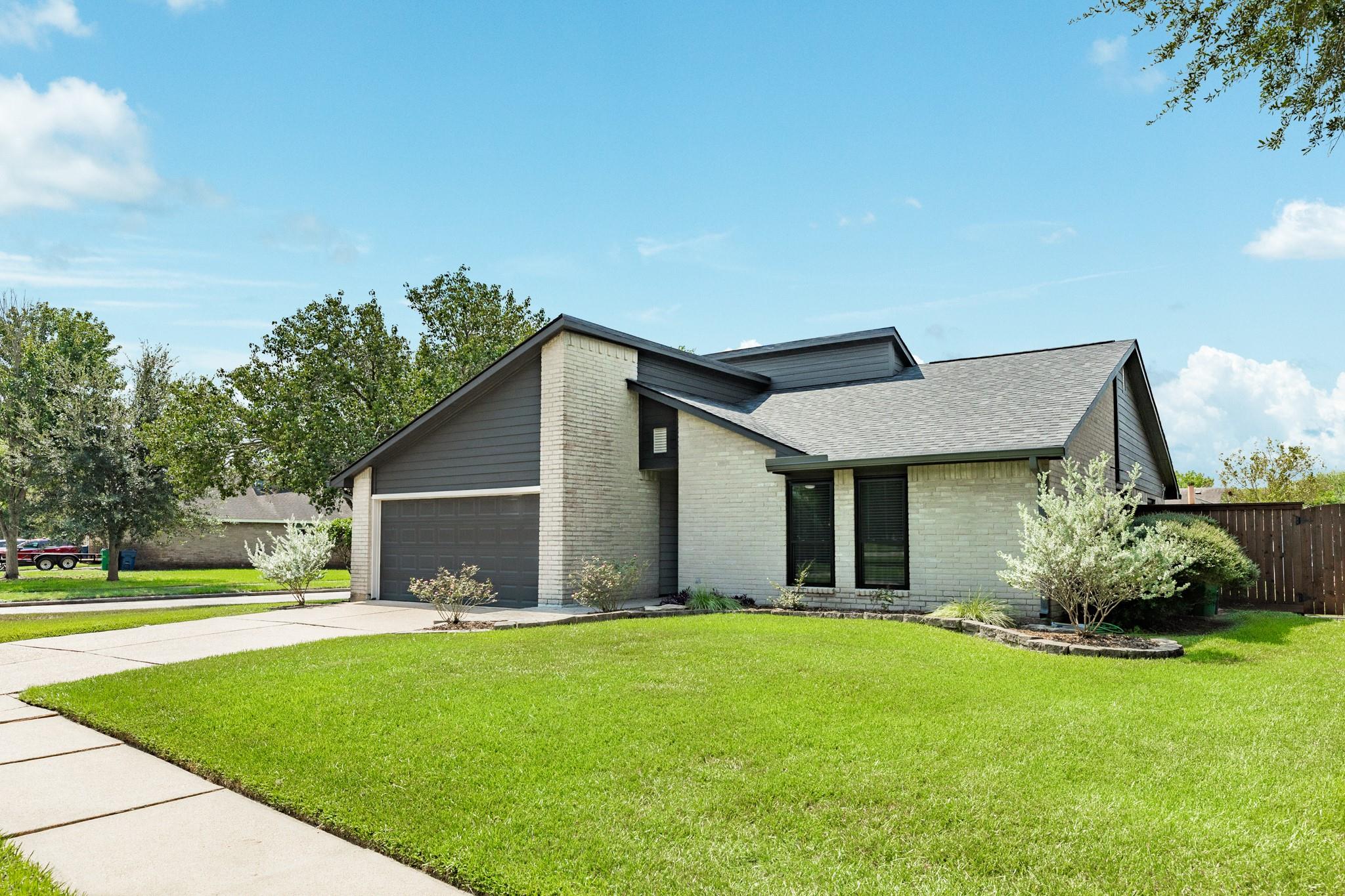 9 Sarita Court — photo