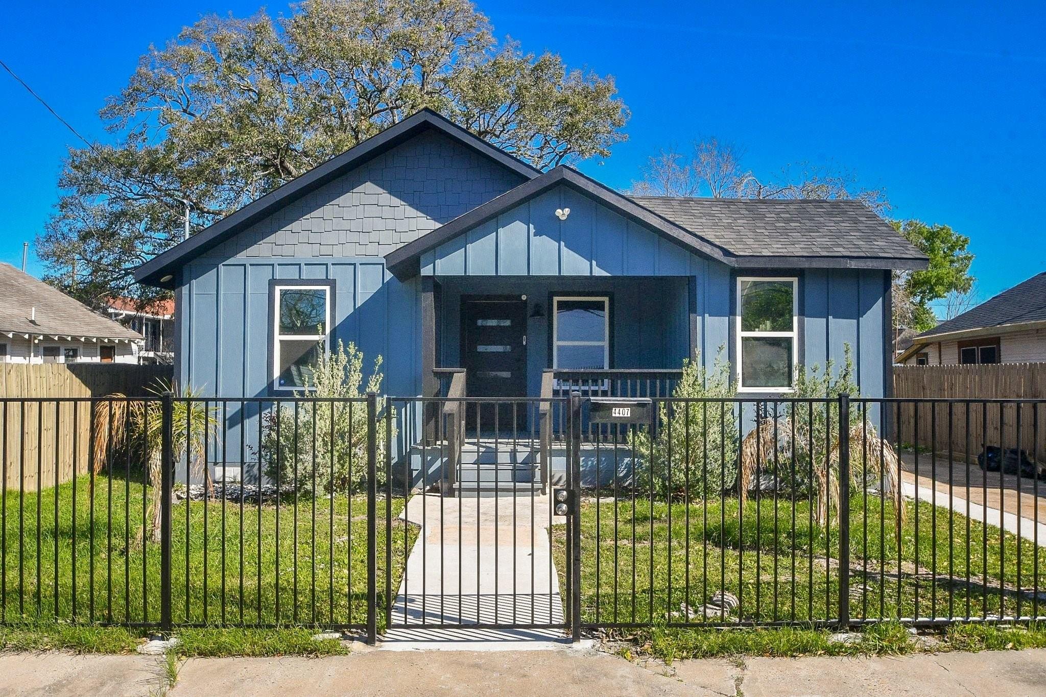 4407 Oats Street — photo