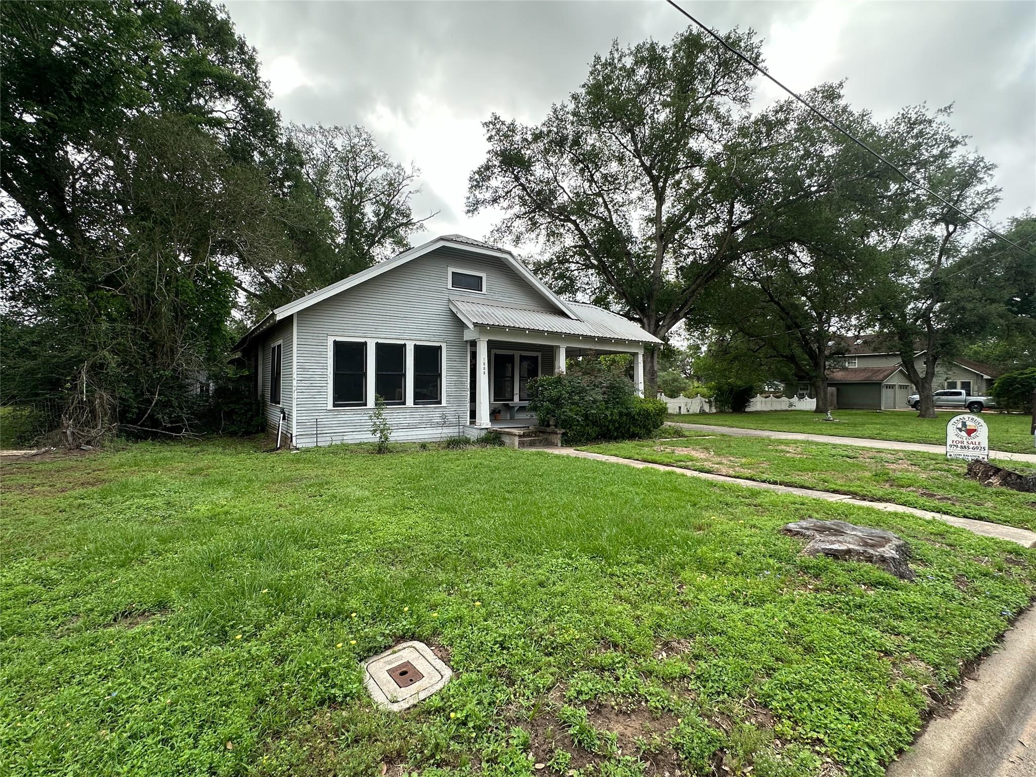 1008 Atchison St — photo