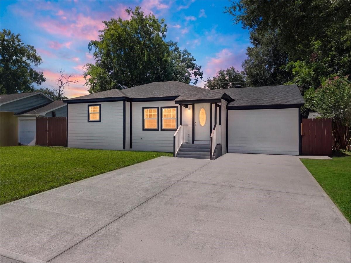 1105 W Ellaine Avenue — photo