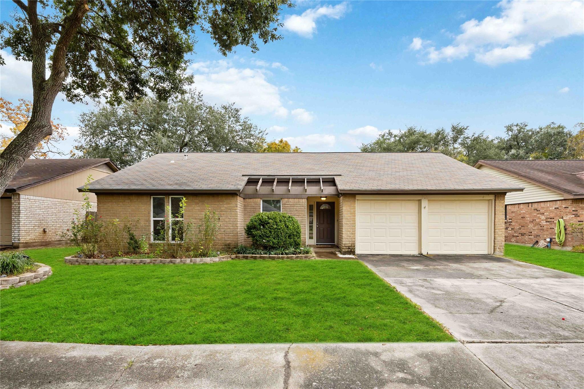22419 Deville Drive — photo
