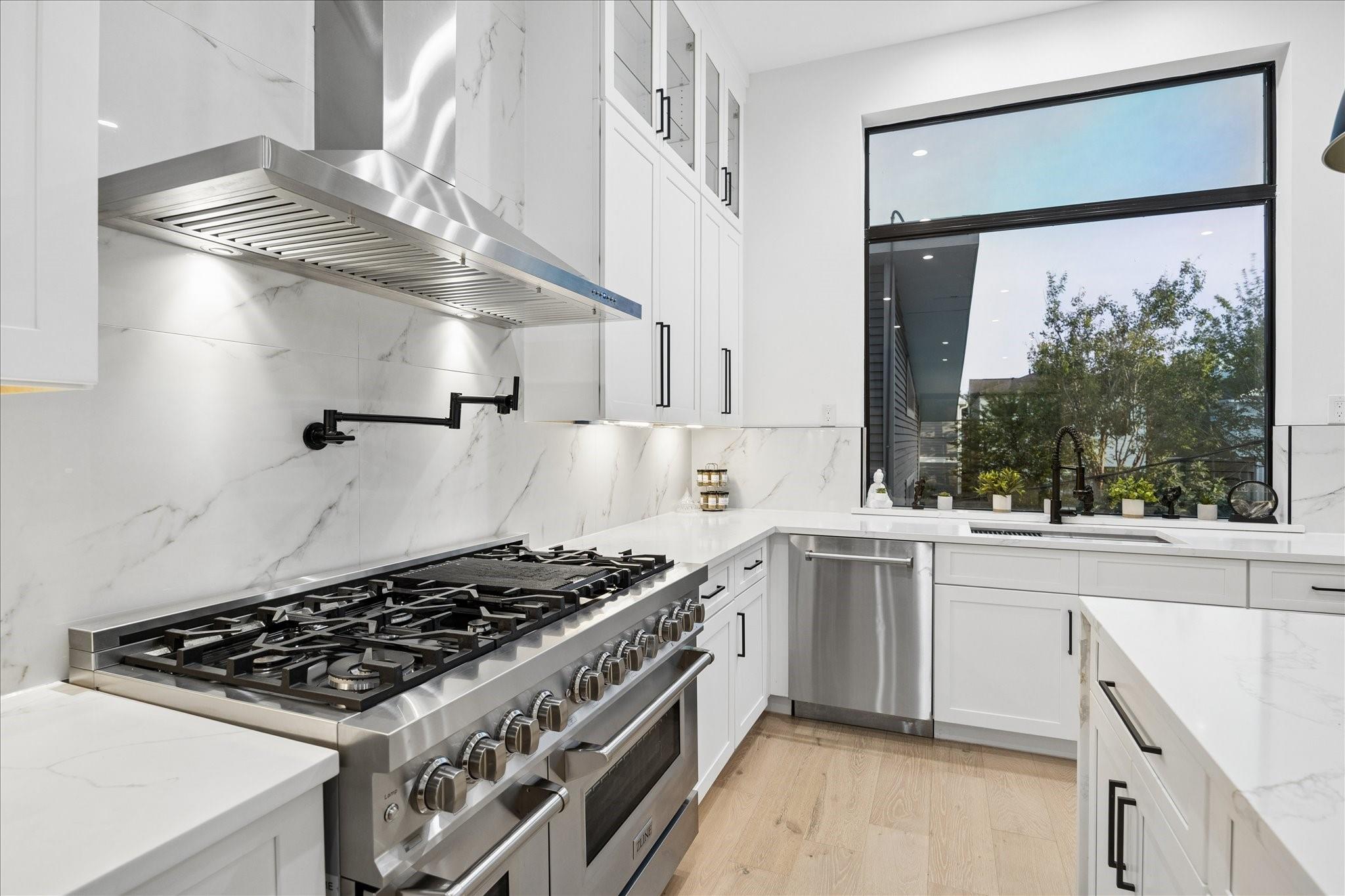 209 W 10th 1/2 Street — photo