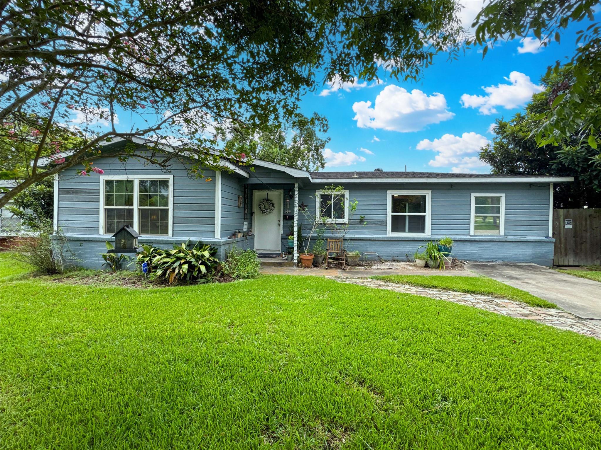 206 Cedar Drive — photo