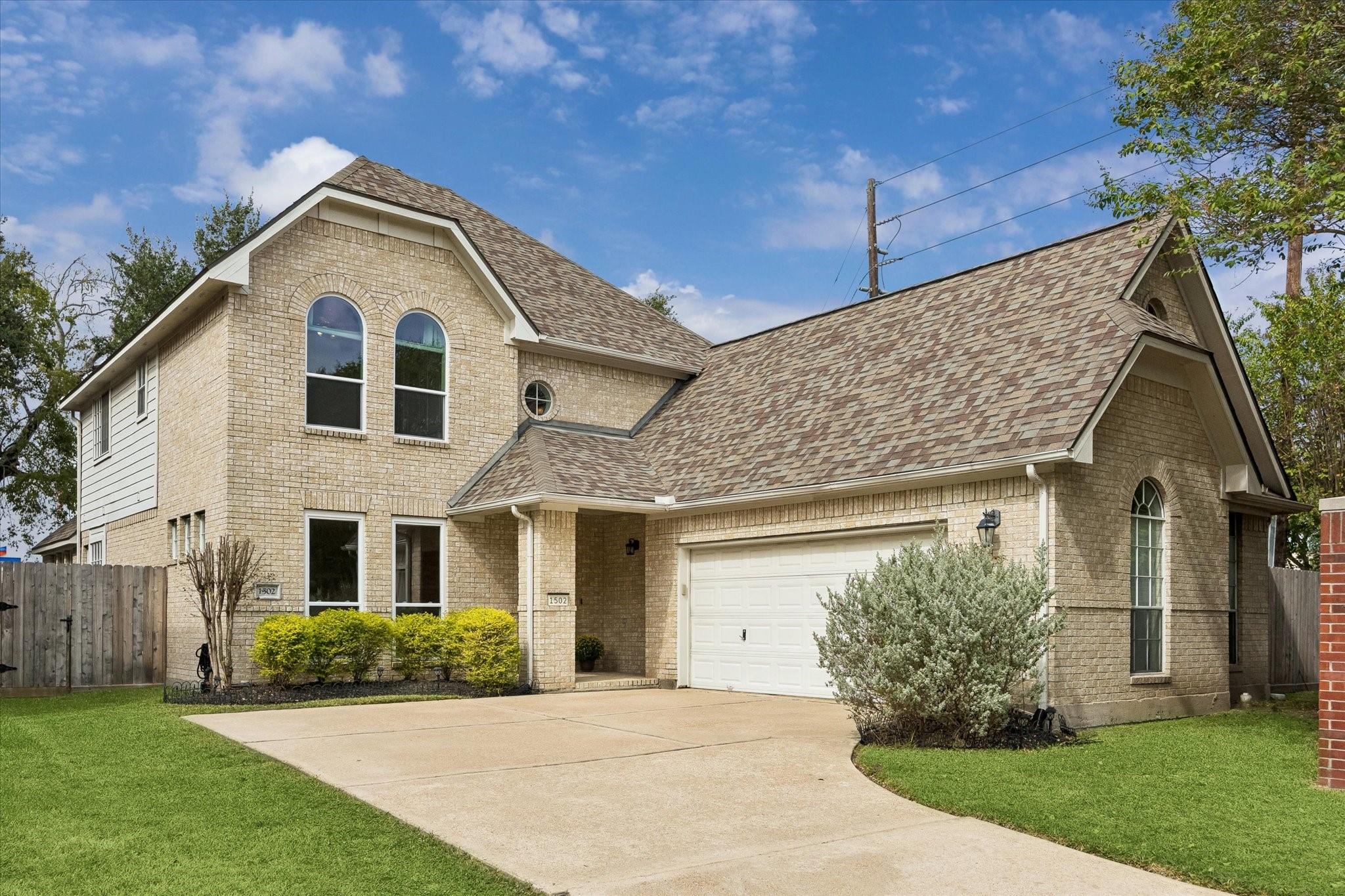1502 Lakeside Enclave Drive — photo