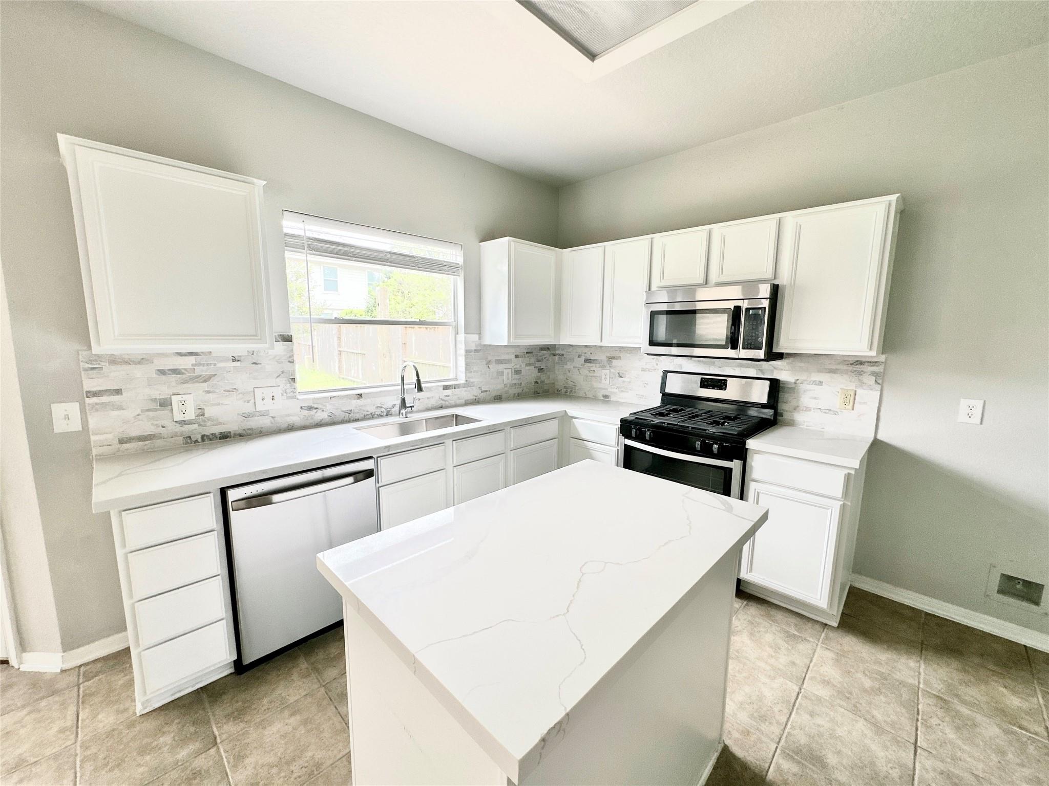 15410 Fir Woods Lane — photo