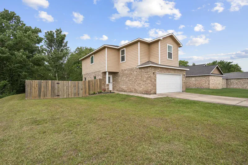 6101 Fox Ridge Drive — photo