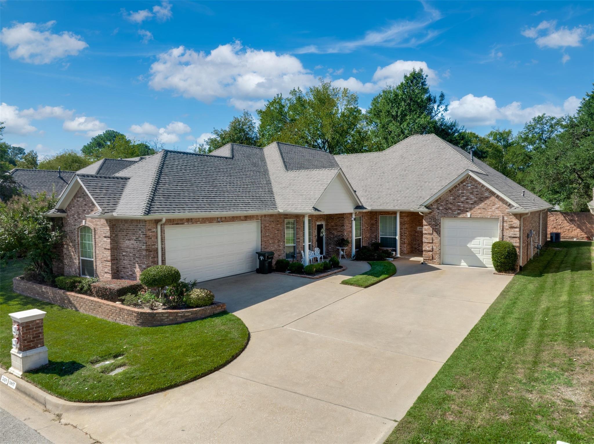2417 Homestead Lane — photo